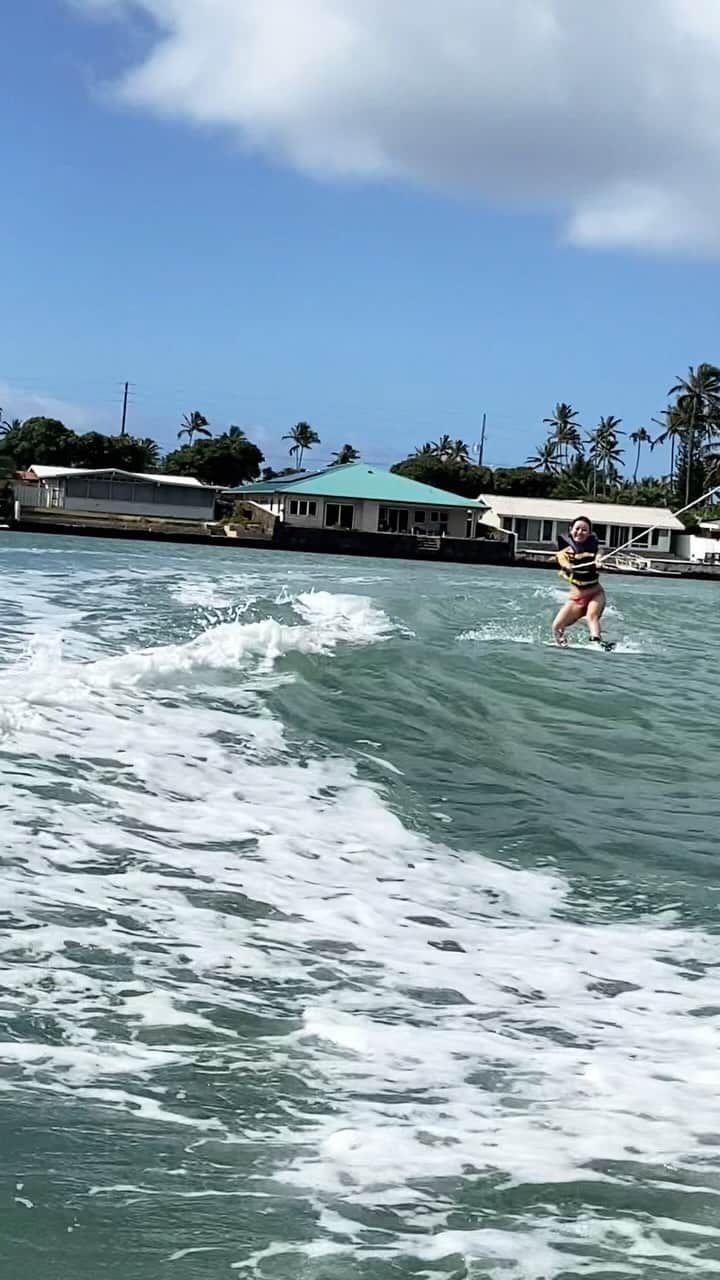 渡辺美優紀のインスタグラム：「楽しかったー！🌊🏄‍♀️初ウェイクボード！ . #hawaii  #ハワイ  #ハワイ旅行  #マリンスポーツ  #ウェイクボード  #サーフィン #波乗り」