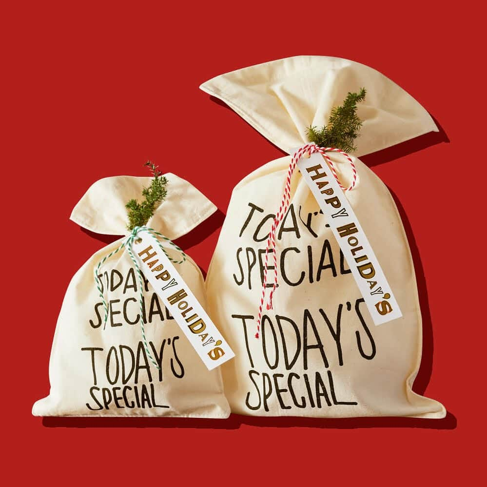 TODAY'S SPECIALさんのインスタグラム写真 - (TODAY'S SPECIALInstagram)「<INFORMATION>  HOLIDAY GIFT WRAPPING GIFT BAGが無料12/1～  いつもTODAY’S SPECIALをご利用いただきありがとうございます。  日頃の感謝の気持ちをこめて針葉樹とギフトタグの付いた「HOLIDAY GIFT WRAPPING」が、3,300円（税込）以上お買い上げいただくと巾着（GIFT BAG）ラッピングが2点まで無料に。 大切な方へのGIFTを贈りませんか。  *BOXは対象外、手提げ袋は有料です。 *数量限定のため、無くなりしだい終了です。 *ご利用には TODAY’ S SPECIAL MEMBERS への登録が必要です。  詳細はWEBサイトにてご確認いただけます。  @cibone_ts  #todaysspecial #トゥデイズスペシャル #jiyugaoka #渋谷ヒカリエ #ルミネ新宿 #神戸bal #京都bal #東京ミッドタウン日比谷 #恵比寿ガーデンプレイス #高島屋二子玉川 #玉川高島屋ショッピングセンター #ライフスタイルショップ #Christmas #クリスマス」12月2日 9時38分 - cibone_ts