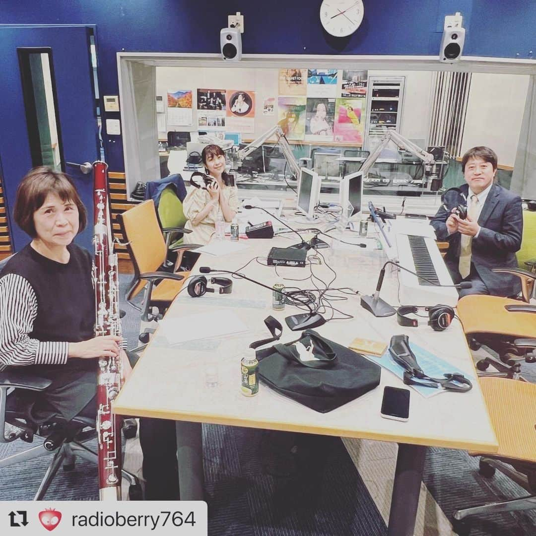 須賀由美子のインスタグラム：「#Repost @radioberry764 with @use.repost ・・・ ・ 「音楽のミナテラスとちぎ」 毎週土曜日の朝8:25から🎶 新井啓泰と須賀由美子がお送りしています！ 今週(12/2)と来週(12/9)のゲストは、 NHK交響楽団のファゴット奏者・菅原恵子さん✨ LIVEで聴き逃しちゃった方はradikoでも🎶  #音楽のミナテラスとちぎ #新井啓泰 #須賀由美子 #菅原恵子 # NHK交響楽団 #ファゴット #RADIOBERRY #レディオベリー」