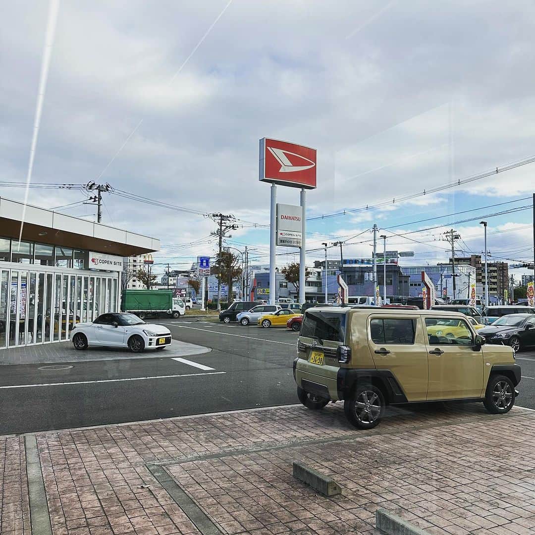 マギー審司のインスタグラム：「https://miyagi-daihatsu.co.jp/info/post-35823/  よろしくお願い致します😄」