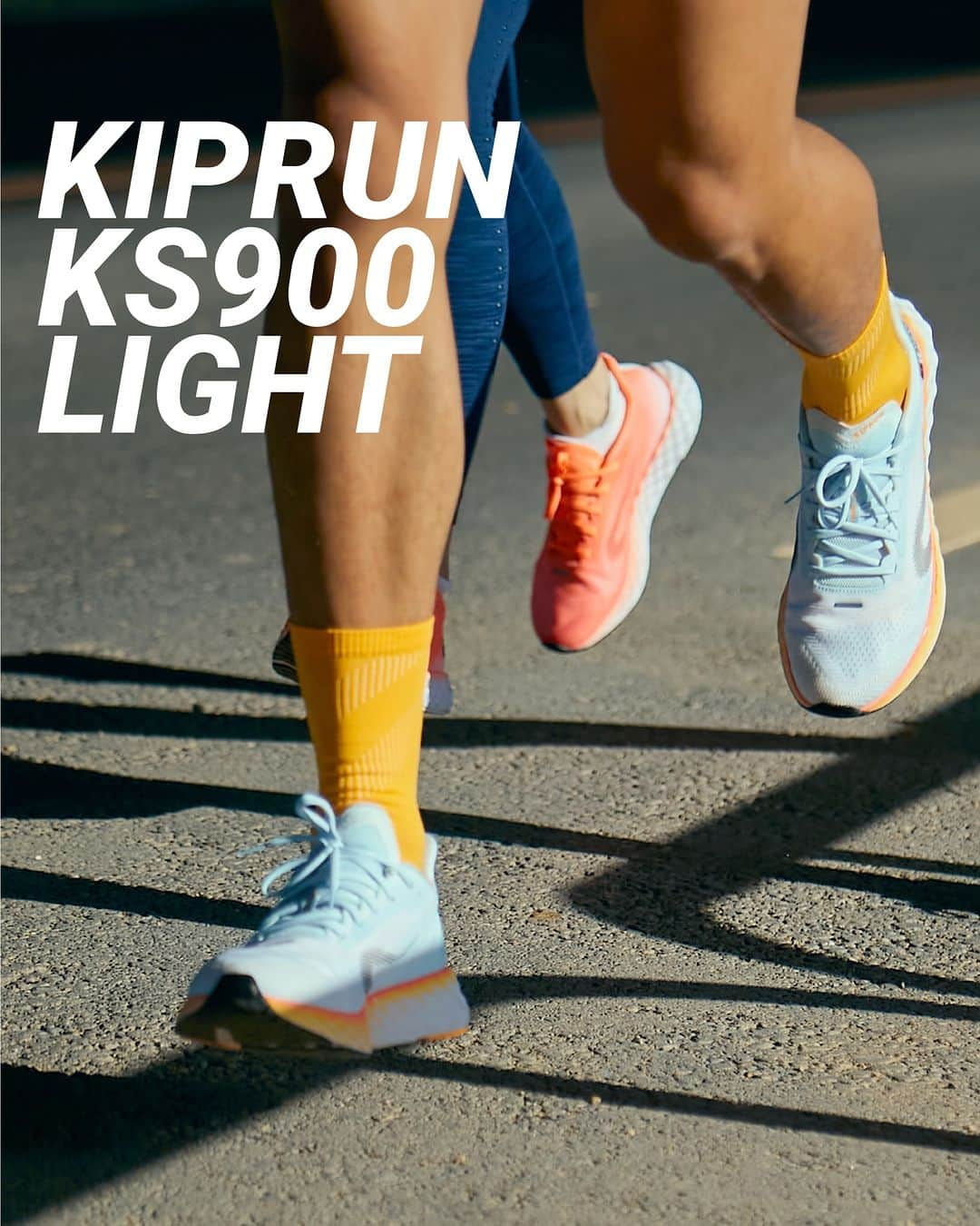 フランス発の総合スポーツ用品 Decathlon デカトロンのインスタグラム：「KIPRUN KS900 LIGHT 252gの軽量モデル。 エネルギーリターンに優れたMFOAM CUSHION。 自動車のタイヤからインスパイアされた、グリップ力の優れたアウトソール。  あなたの長距離ランをより力強く、効率良くするために。  ____________________  #decathlonjapan #kiprun #runningshoes #wintercampaign #running #wintersports #lifestyle #multiuse #sustainability #ecodesign #デカトロン #キプラン #ランニング #ウィンタースポーツ #ランニングシューズ #この冬さらに好きな自分へ #ギア #ランニング製品 #ランニングギア #ランニングが好きな人と繋がりたい #サステナビリティ #エコデザイン」