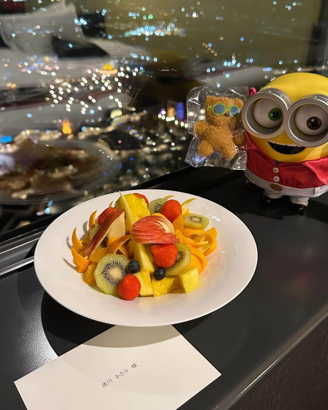 清川あさみさんのインスタグラム写真 - (清川あさみInstagram)「The children's connection connected us. The smiles on the children's faces make me the happiest. I am happy to share it with my mom friends.  実はママ友🤱🏻前田敦子ちゃん！  子供達の繋がりが私達を繋いだ。  こんな再会あるんだ、、AKBとのお仕事以来かな？ あっちゃんと子供の話をするとはあの時思わなかったし、 一緒にUSJに行くとも想像してなかったよ😆  実は久々に再会させてくれたのは子供達。 遊んでたの~紹介されたらママがあっちゃんで😂  そんな子供達のママ皆んなと子供達とのお出かけは楽しすぎました✨子供の笑顔が1番嬉しい、そんな仲良しなママ友達3人でそれを分かち合えて幸せだし、皆んなでワイワイと本当に良い時間でした。  相変わらずのユニバーサルスタジオジャパンの人気ぶりに圧倒されながらお馴染みマリオの世界を堪能してきました！  私が被ってるのは新作のSNOOPYの帽子です🧢何にでも合うので便利です、是非！  #子供達大喜び  #前田敦子　ちゃんずっと変わらない✨ #mykidsfriends  #子育てママ  #いつかのごはん  #4kids  #usjコーデ  #ユニバ #ユニバーサルスタジオジャパン  @universal_studios_japan  @atsuko_maeda_official」12月2日 10時04分 - asami_kiyokawa