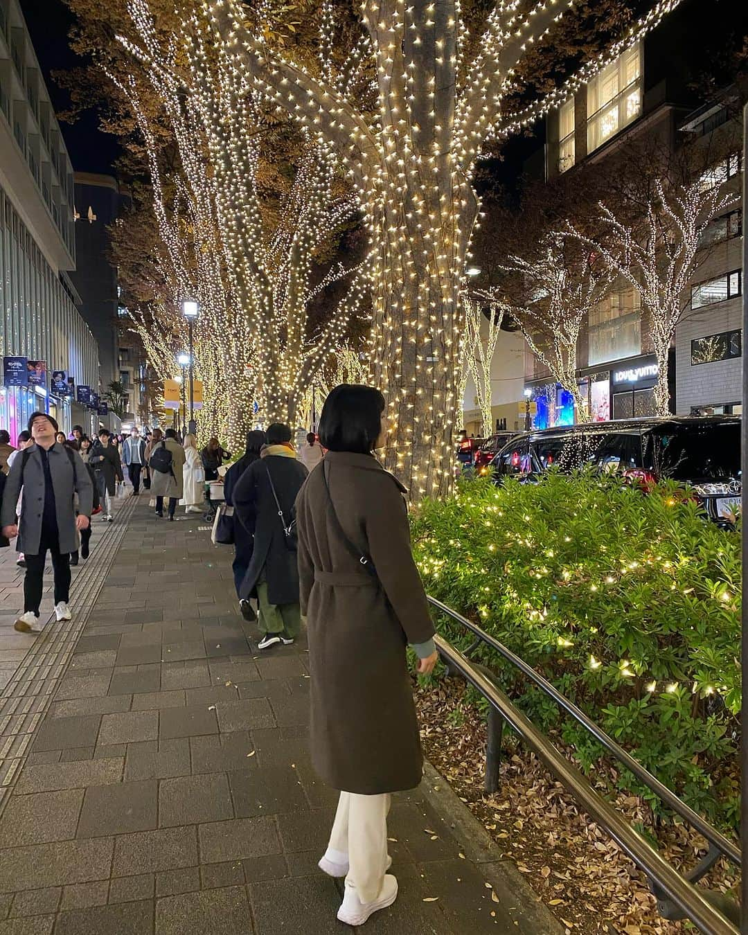 内田有理さんのインスタグラム写真 - (内田有理Instagram)「表参道のイルミネーション見て来たよ🎄✨🌟 点灯式当日とは知らず、笑  #表参道イルミネーション2023 #表参道イルミネーション」12月2日 10時10分 - yuriuchida1018