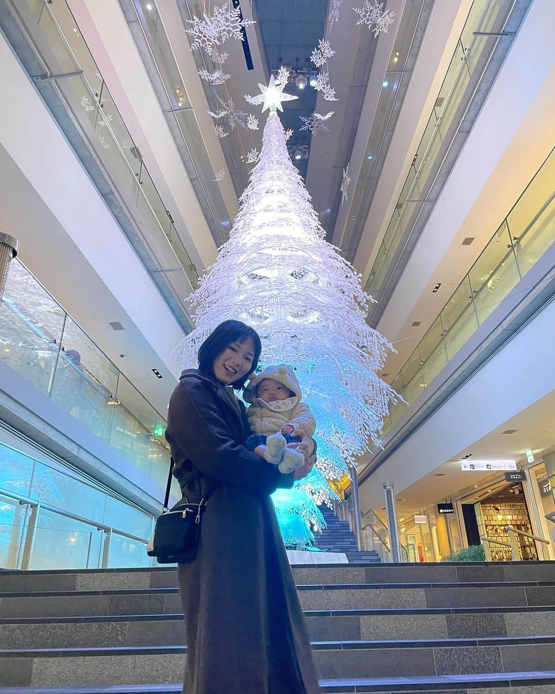 内田有理のインスタグラム：「表参道のイルミネーション見て来たよ🎄✨🌟 点灯式当日とは知らず、笑  #表参道イルミネーション2023 #表参道イルミネーション」