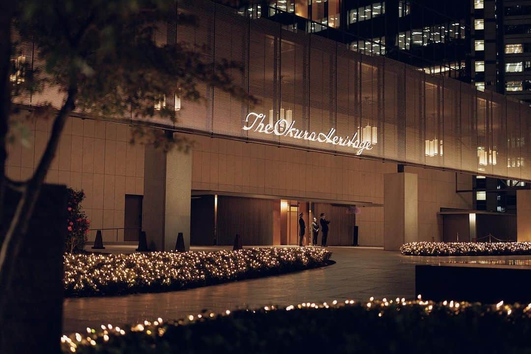 ホテルオークラ東京 Hotel Okura Tokyoのインスタグラム：「The holiday season✨ 煌めく季節🌟  #イルミネーション #クリスマス #ホテルイルミネーション #デコレーション #theokuratokyo #オークラ東京 #ホテル #都内ホテル #東京ホテル #ラグジュアリーホテル #forbestravelguide #HotelsForTheHolidays #illumination #christmas #xmas #christmasillumination #decoration #hotel #tokyohotel #luxuryhotel #lhw #lhwtravele #uncommontravel」