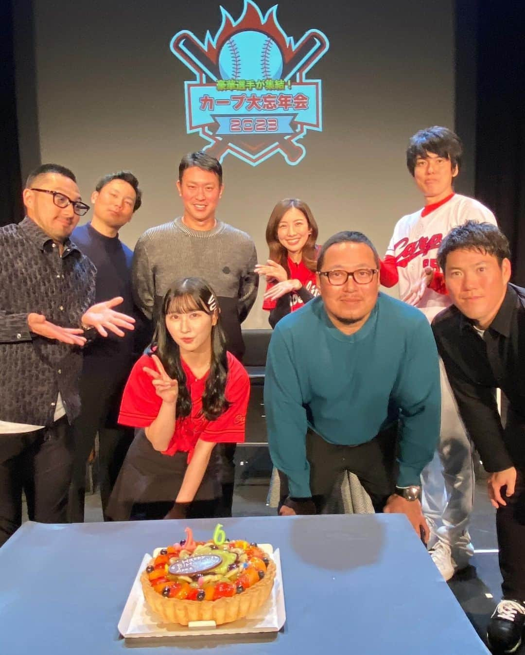 山本杏奈さんのインスタグラム写真 - (山本杏奈Instagram)「❤️⚾️❤️⚾️  #カープ大忘年会2023 出演させて頂きました！！！  選手のみなさんとMCの尾関さん大重さんが本当に 優しくておもしろくて緊張がほぐれました🥺  推しが増えるばかりです…笑  終わったあと帰り際に 杏奈ちゃん頑張ってね！っと ファンの方も声をかけてくださって 温かさを感じました。 うれしかったです✨  とっても貴重な機会を頂けて 感謝の気持ちでいっぱいです。 またお仕事させて頂けるようがんばります！ そしてこれからもカープ女子として 全力で応援します✨ 来シーズンも楽しみです❤️」12月2日 10時17分 - yamamoto_anna_