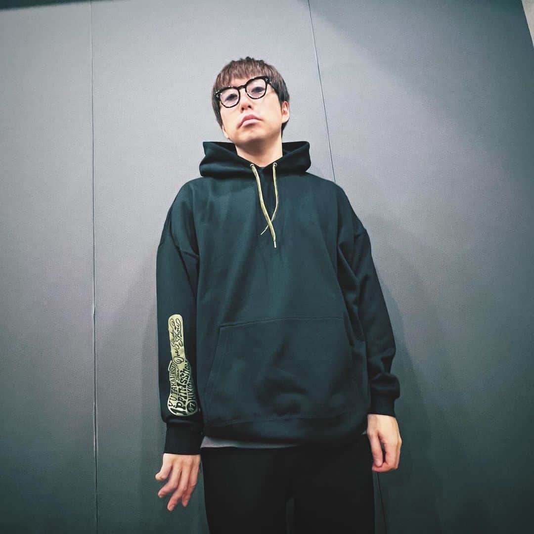 高橋優のインスタグラム：「#ぴんしょうつあー ぴんしょう BIG フーディー 画像はXL sizeを着用しています」