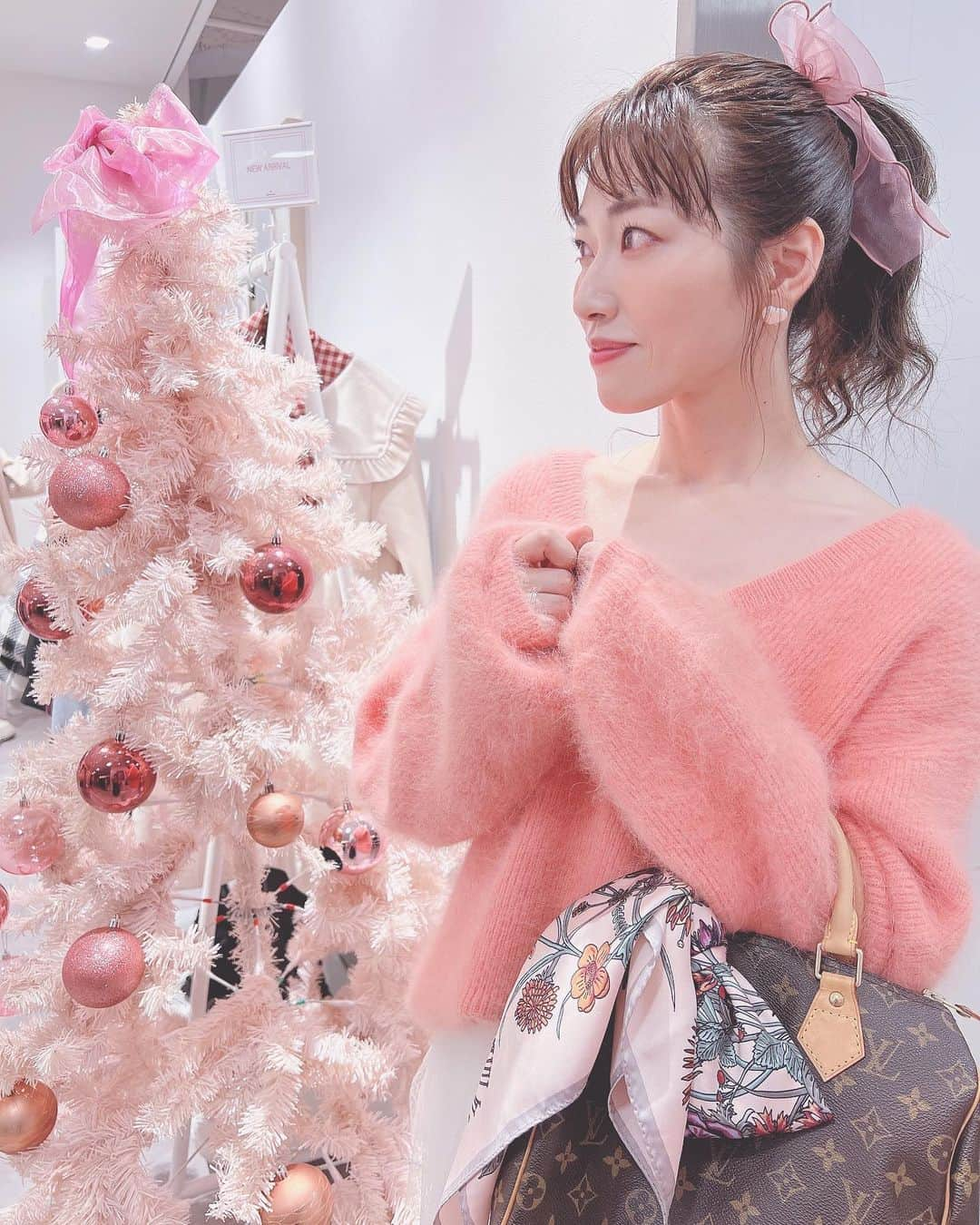 市川まさみさんのインスタグラム写真 - (市川まさみInstagram)「❤︎❤︎  🎀PINK code🎀  ラフォーレ原宿  PRIVATE PARTY に行って来たよ💓  ドレスコードが "PINK" だったので 珍しくPINK多めコーデです♪  普段なかなか着ない服だったから ソワソワしちゃったよね🫣笑  お店や来場者もみんなPINKだらけで 色んなファッションが見れて楽かったぁ✨  #ラフォーレ原宿 #プライベートパーティー #pink #codenate」12月2日 10時45分 - ichii710