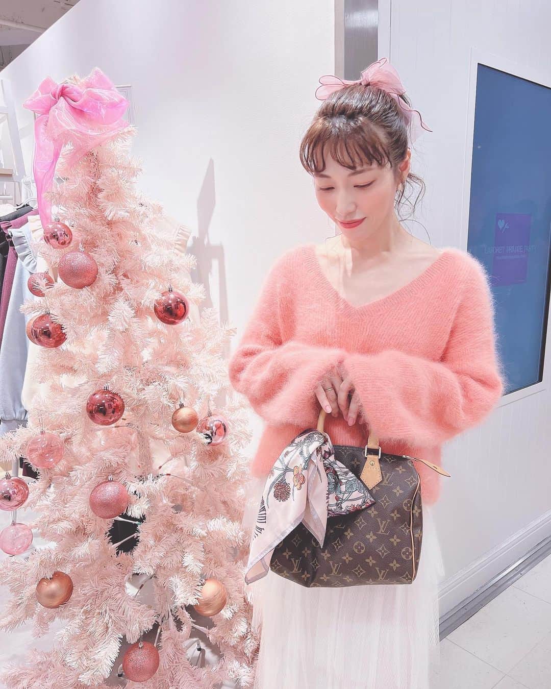 市川まさみさんのインスタグラム写真 - (市川まさみInstagram)「❤︎❤︎  🎀PINK code🎀  ラフォーレ原宿  PRIVATE PARTY に行って来たよ💓  ドレスコードが "PINK" だったので 珍しくPINK多めコーデです♪  普段なかなか着ない服だったから ソワソワしちゃったよね🫣笑  お店や来場者もみんなPINKだらけで 色んなファッションが見れて楽かったぁ✨  #ラフォーレ原宿 #プライベートパーティー #pink #codenate」12月2日 10時45分 - ichii710