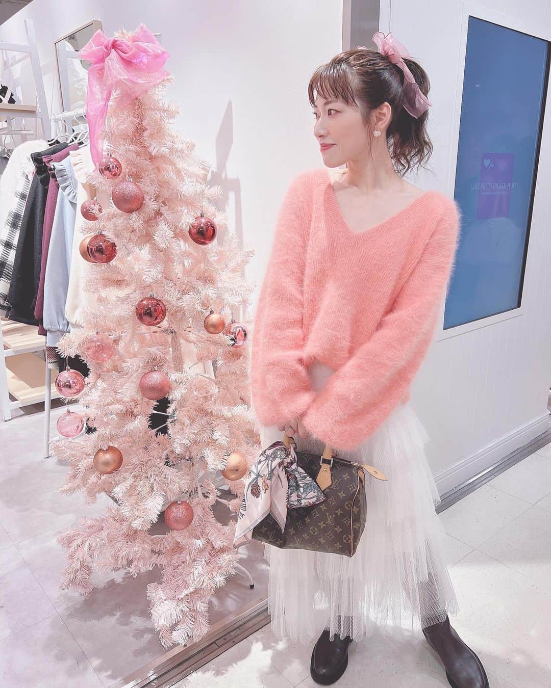 市川まさみさんのインスタグラム写真 - (市川まさみInstagram)「❤︎❤︎  🎀PINK code🎀  ラフォーレ原宿  PRIVATE PARTY に行って来たよ💓  ドレスコードが "PINK" だったので 珍しくPINK多めコーデです♪  普段なかなか着ない服だったから ソワソワしちゃったよね🫣笑  お店や来場者もみんなPINKだらけで 色んなファッションが見れて楽かったぁ✨  #ラフォーレ原宿 #プライベートパーティー #pink #codenate」12月2日 10時45分 - ichii710