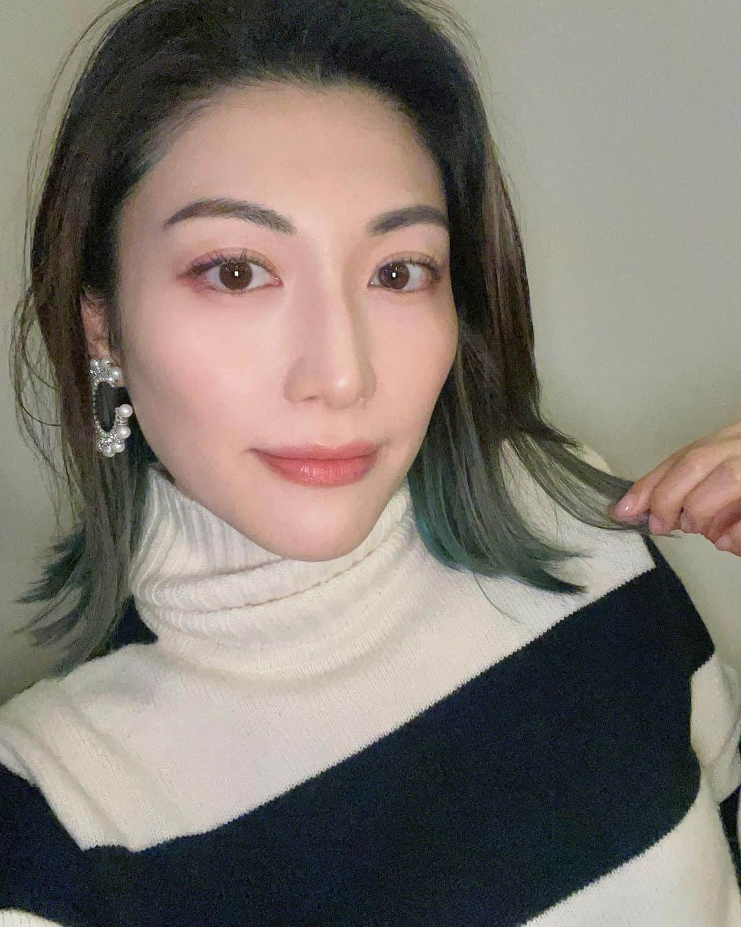 櫻井麻美さんのインスタグラム写真 - (櫻井麻美Instagram)「Green hair💚  #デザインカラー #ハイライトボブ  #バレイヤージュボブ  #グラデーションカラー  #緑髪 #グリーンヘア #緑のある生活 #アラフォーファッション  #アラフォーヘア  #アラフォーライフ  #アラフォーメイク #アラフォー美容」12月2日 11時15分 - mamiosakurai