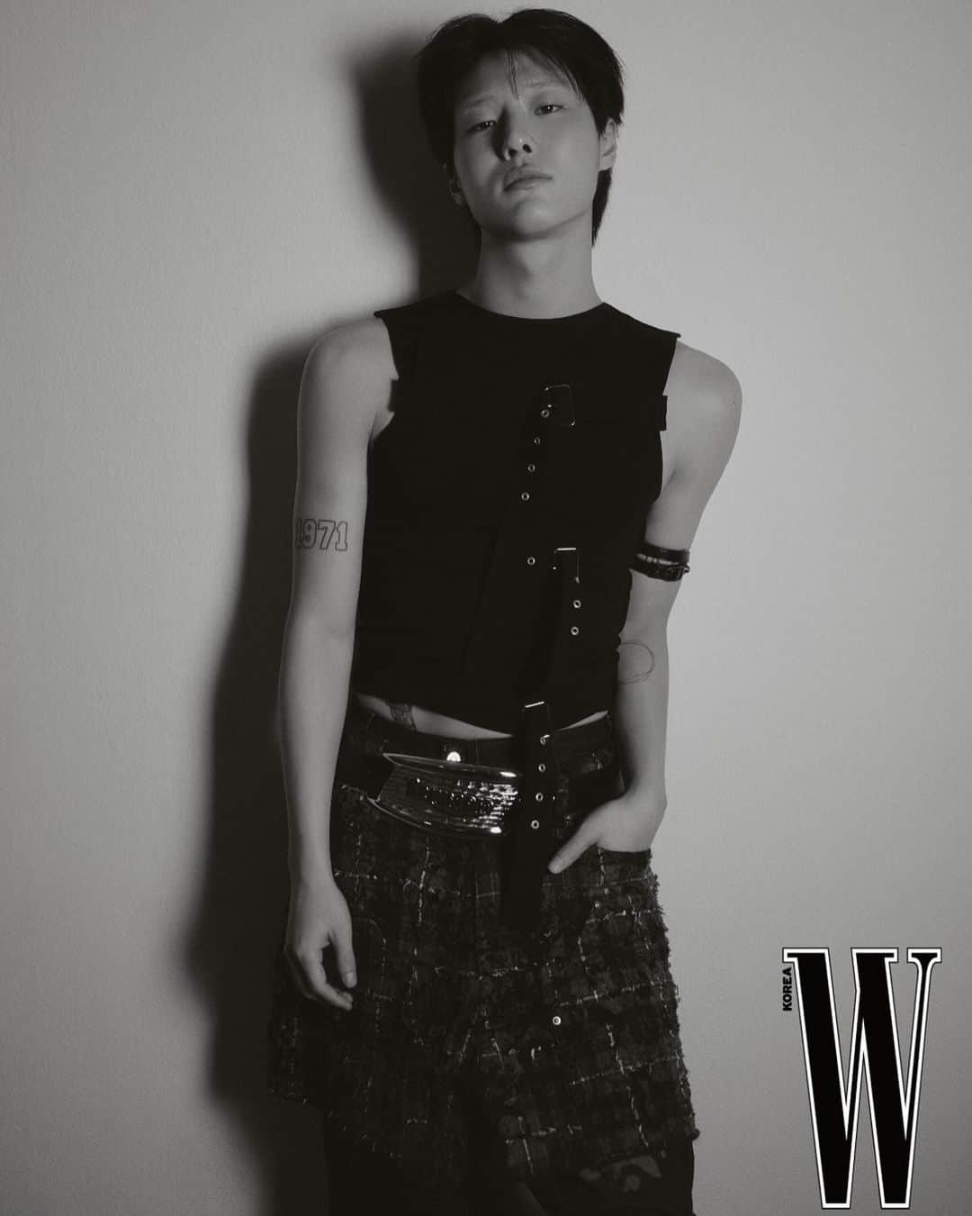 スンヨンのインスタグラム：「‘W’OODZ 🖤 @wkorea」