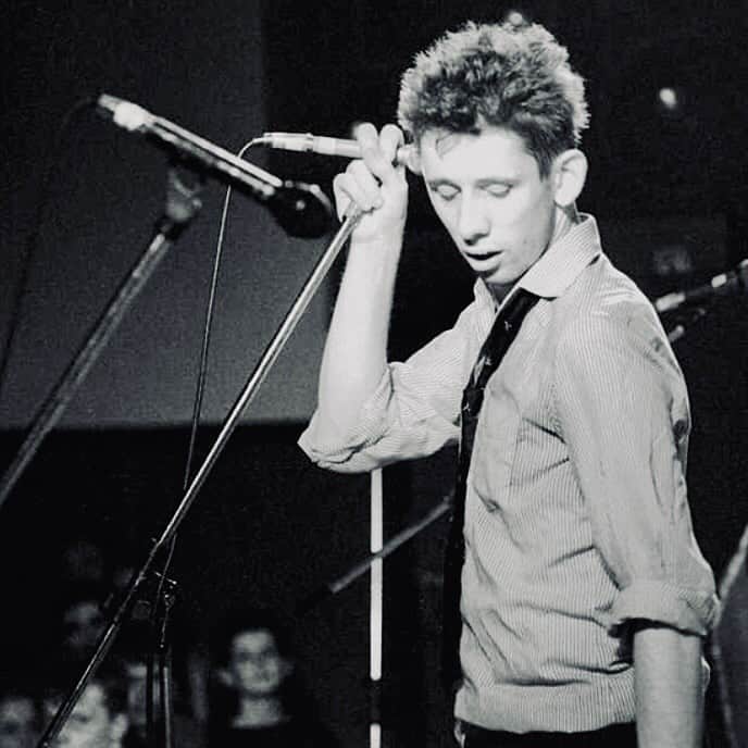 片山正通さんのインスタグラム写真 - (片山正通Instagram)「ケルティック・パンクの雄 “ The Pogues ” のフロントマン／Shane MacGowan ( シェイン・マガウアン )が 天国に旅立ったらしいです・・・ 神様に選ばれたパンクの化身だとずっと思っていました。 心からご冥福をお祈り致します。  追伸 かつて観たドキュメンタリー映画 “ シェイン　世界が愛する厄介者のうた ” は素晴らしかったなぁ〜( Amazon primeにありました。)  Shane MacGowan, frontman of the Celtic Punk band “The Pogues”, has passed away... I always thought he was God’s chosen incarnation of punk. R.I.P.  P.S. I once saw the documentary movie “ Crock of Gold: A Few Rounds with Shane MacGowan” which was wonderful...( It was on Amazon prime...)」12月2日 11時29分 - masamichi_katayama