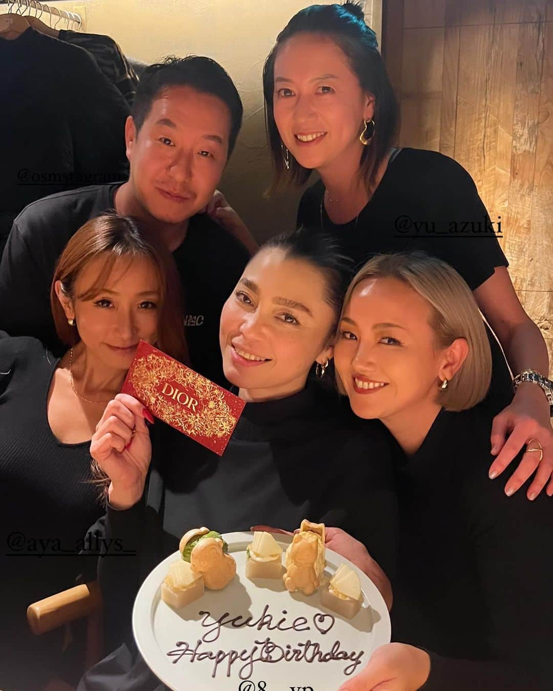 亜弥のインスタグラム：「🎂 愛しい人の誕生日ディナー🍷 主役が終電前に帰ったり、不在だったりで 思い出深い夜でした🤣  でも主役達が幸せそうで何より❤️ 昨日も沢山笑ったわw ゆっぴ❤️ @8._.yp  SANA❤️ @_genking_  改めておめでとう🥰  #誕生日ディナー #主役が先に帰る  #主役が不在 #色々思い出深い #私は医者から #ギックリ腰のため #テキーラ禁止令だされたよ  #お陰で昨日より調子良い」