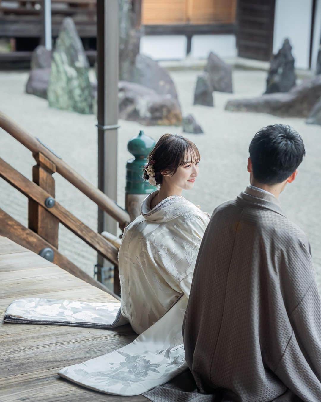 the_dress_roomさんのインスタグラム写真 - (the_dress_roomInstagram)「【京都撮り】"冬の東福寺コース"1月2月日程 募集中❁  京都の名所"東福寺"にてお気に入りのお着物を着て撮影を𓇬   𓇬  鎌倉時代の風格やZENの考えを守りつつ、 現代アートの構成を取り入れた東福寺本坊庭園は、 世界から称賛される場所。  伝統と新しさが交差するMUKUの似合う場所。  しあわせを、思いきり愉しんで。 そんなZENに由来するメッセージを、 現代の花嫁に。東福寺にて。  𓇬  掛下 "風にそよぐ藤の花"に 愛らしいサーモンピンクのお小物を添えて 彩りあふれるコーディネートに𓆸  とても素敵にお召しいただきました𓇬   THE DRESS ROOMでは、 たくさんのお着物、お小物、お草履、ブーケの中から 花嫁さまお一人お一人に合った 色遊びをご提案いたします𓇬   心ときめく瞬間をぜひご体感ください❁  𓇬  【京都撮り】各コース 2024年5月日程まで募集中❁  各コースの詳細や空き状況は HP【KIMONO PHOTO PLAN】をご覧ください𓇬 @the_dress_room   お着物やコースのご相談はHP【お問合せ】フォームまでお気軽にどうぞ𓇬 . . photographer: @ryoshimizuphoto  hair&make: @gen_dai  . . #白無垢 #前撮り #後撮り #京都撮り #KYOTO撮り #thedressroom #ザドレスルーム #京都前撮り #和装前撮り#白無垢前撮り」12月2日 11時46分 - the_dress_room