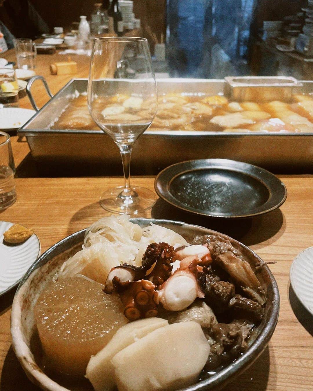 中里亜美さんのインスタグラム写真 - (中里亜美Instagram)「日本にはおでんの季節がある。 素晴らしいよ。  写真は真イカのコンフィ🦑 後引いちゃって、やばいね…  @hida.oden_sake  #おでん #oden #sake #🍢 #🍶」12月2日 17時15分 - __ami__go__