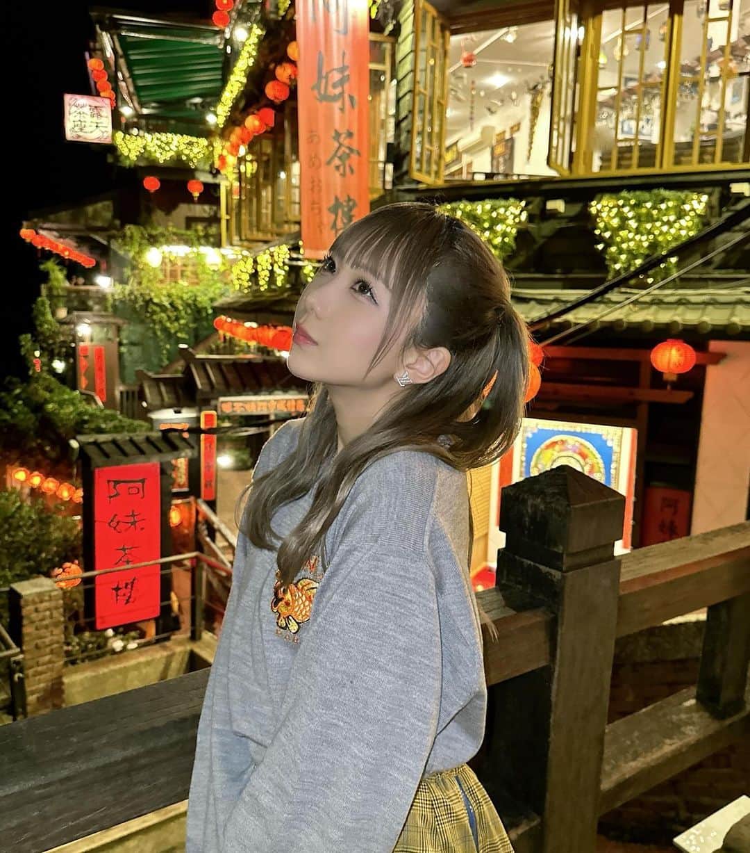 きりたんぽのインスタグラム：「九份🇹🇼🏮  ほんとにずっと行ってみたかった九份🥰💖 違う世界に入り込んだみたいで素敵だった🌇」