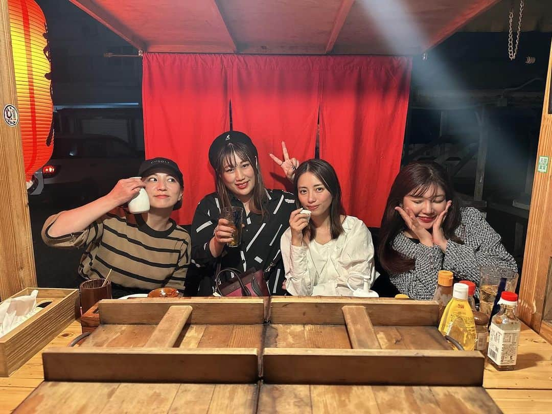 KONANのインスタグラム：「おでん屋さん🍢 . . 外で日本酒とともにおでん頂きましたっ😍渋い〜っ😆😆 . . @arapana.okinawa  泊まったホテルのすぐ横にありました✨✨ . . #沖縄 #okinawa #北谷 #おでん屋さん #渋いおでん屋さん #おでん #日本酒 #女子旅 #trip #okinawatrip #女子旅」