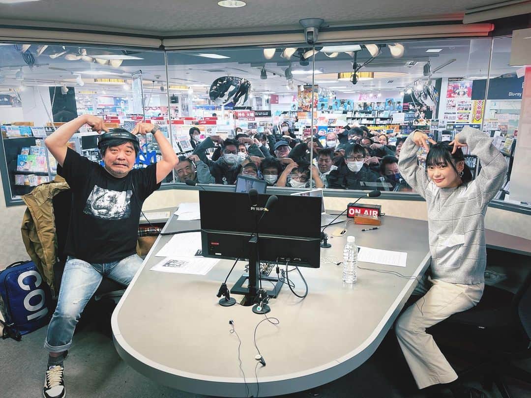 ももすももすのインスタグラム：「NACK5、HITS! THE TOWN出演させていただきました、みんなで猫ポーズしたﾆｬ。・°°・(＞_＜)・°°・。」
