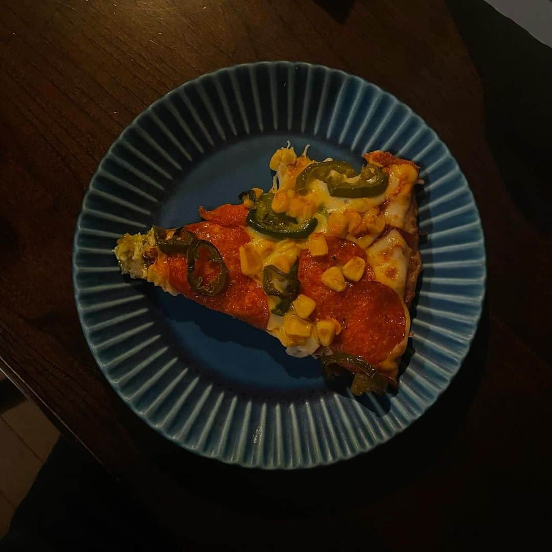 キム・ボラさんのインスタグラム写真 - (キム・ボラInstagram)「🍕🪴🦖🥃」12月2日 11時57分 - kim_bora95