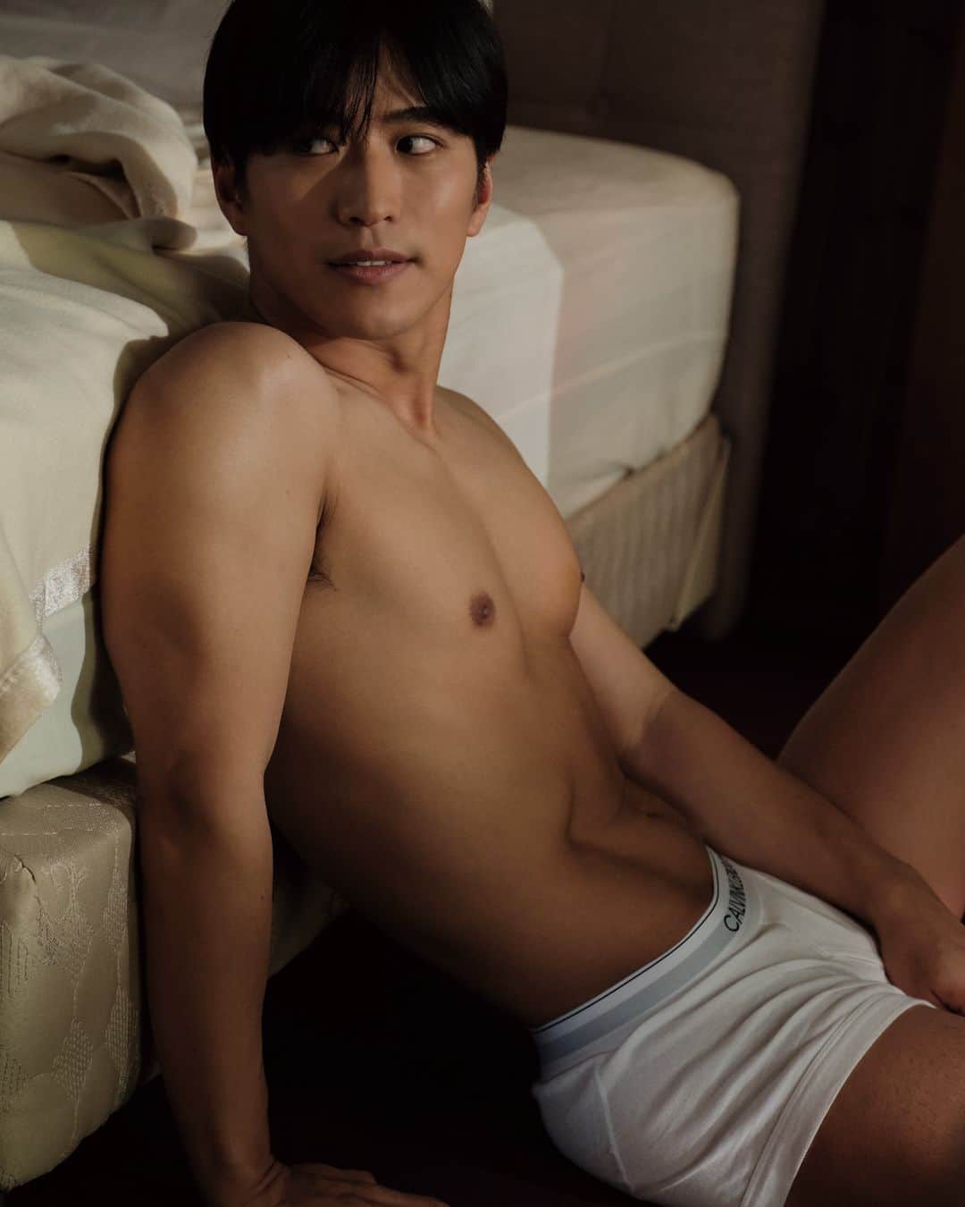 田中啓太のインスタグラム：「Morning 🌞 สวัสดีตอนเช้า🙏🏾 * * from my first photo book『33』✨ * * #keitatanaka #田中啓太 #japanesemodel #japaneseactor #asianmodel #bangkok #thailand」
