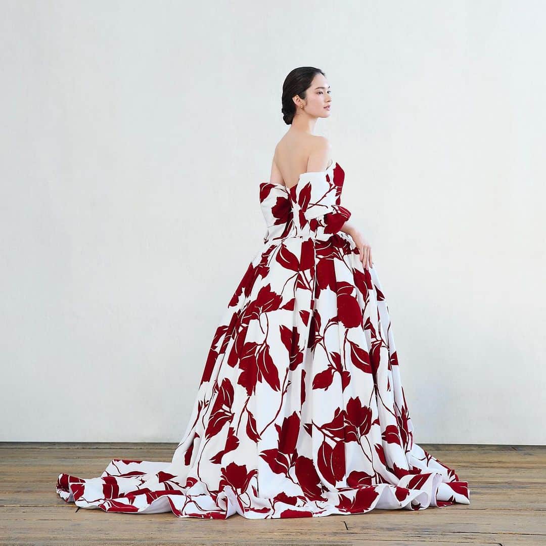 ハツコ エンドウのインスタグラム：「＊  Hatsuko Endo Weddings_  Hair&Makeup：Hatsuko Endo @akiko__endo  @hatsukoendo_okayama  @hatsukoendo_sakata  @hatsukoendo_hairmakeup   Dress：Coco／Red @a_by_hatsukoendo  Hatsuko Endo_No.8407  Accessories：Hatsuko Endo Weddings  #hatsukoendo  #hatsukoendoweddings #hatsukoendobeauty #abyhatsukoendo  #wedding #dress #hair #makeup #bridal #photo #shooting #accessories #ハツコエンドウ #ハツコエンドウウェディングス #ウェディングドレス #カラードレス #エーバイハツコエンドウ #ブライダル #ビューティー #ヘアメイク #撮影 #プレ花嫁 #日本中のプレ花嫁さんと繋がりたい #アクセサリー #美容師」