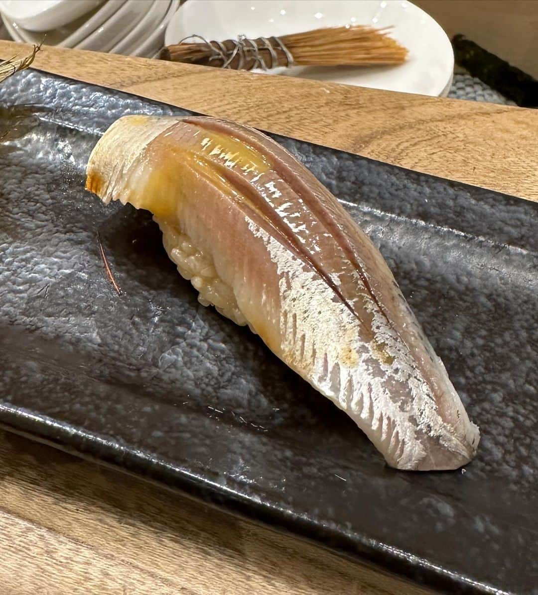 マキろんさんのインスタグラム写真 - (マキろんInstagram)「サラと東京お寿司デート❤️  ずっと予約取れなかった 祐天寺の"すし耕"さんへ  山盛りのウニを おかわりしまくって大満足✨ 望みが叶いました🥰  幸せは自分で勝ち取る🙋‍♀️ 即行動で願いは叶う❤️  #山内智恵　#アラフィフライフ  #東京寿司　#祐天寺寿司 #sushi #sushilovers  #うに　#願いを叶える」12月2日 12時07分 - chieyamauchi
