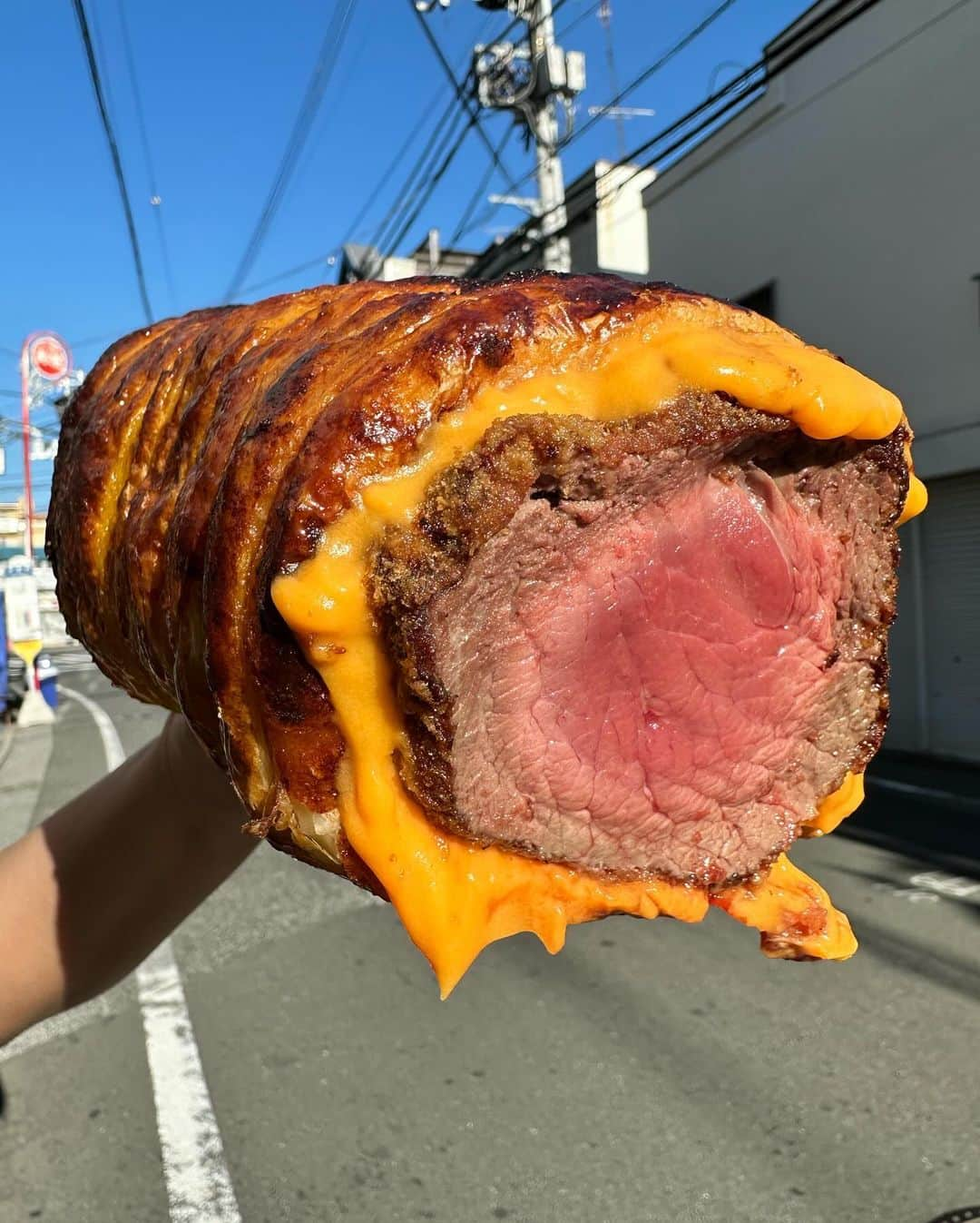 Coffee & Toast Tokyoのインスタグラム：「"がっつり" パン DE ビーフロールパイ 🧡❤️🧡❤️🧡❤️🧡❤️🧡❤️  “We must have a pie. Stress cannot exist in the presence of a pie.”  ジューシーな牛肉をパンで包んで、外側はサクサクのパイ生地で！  とろとろのチーズも相まって、 たまらんです😋😋😋  . . . . . . #がっつりパンDEビーフパイ #pie  #ビーフパイ  #beefpie #肉  #ステーキ  #ステーキサンド  #steak  #beefroll   #三軒茶屋ランチ  #世田谷線カフェ  #パンスタグラム  #東京カフェ  #三軒茶屋カフェ #三軒茶屋  #パン #三茶カフェ  #三茶 #田園都市線カフェ #コーヒーアンドトースト  #coffeeandtoast #foodie #foodielife #japnesefood」