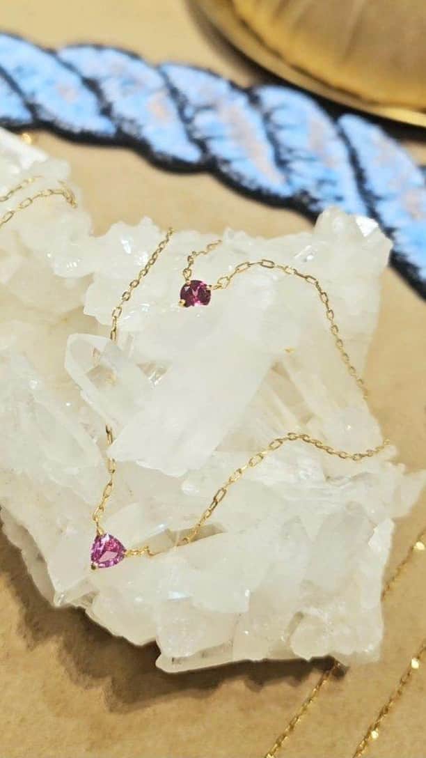 のインスタグラム：「タピエスタイル モダンジュエリー展 大丸神戸店1F vol.1. 11月29日（水）～12月5日（火） vol.2. 12月6日（水）～12月12日（火）  場所：大丸神戸店 1F 元町玄関前 アクセサリーイベントスペース アクセス:https://www.daimaru.co.jp/kobe/access.html 営業時間：10:00〜20:00」