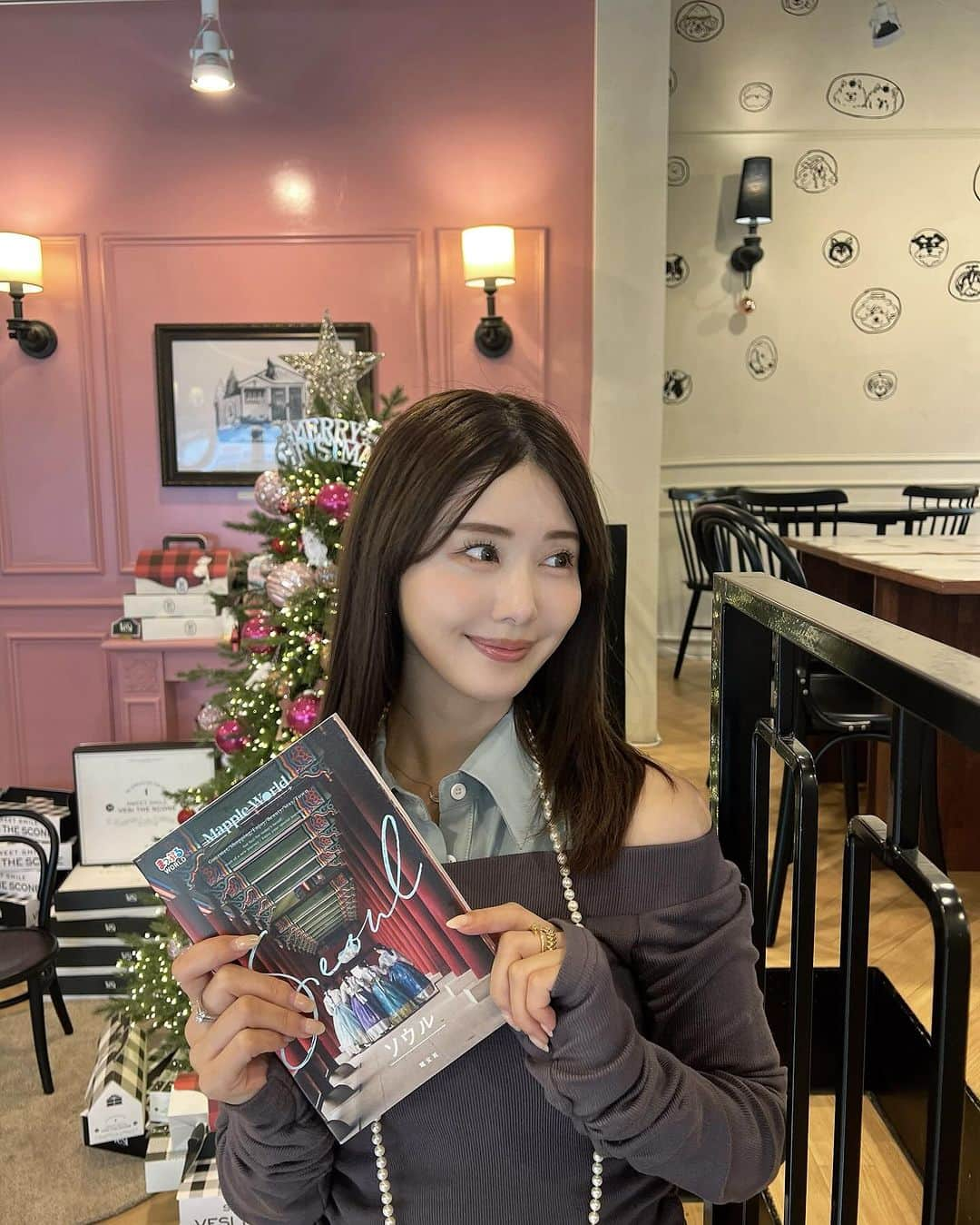 一木美里さんのインスタグラム写真 - (一木美里Instagram)「SEOUL🇰🇷Mapple World📕発売になりました❤︎  私も厳選したおすすめspotをいくつか紹介させてもらいました😍(このpostの写真の場所とは別です♡)  とても嬉しいのでポスト🩵はじめて、または久しぶりに韓国に行く方には特に！見ていただくと参考になると思います🫶🏻✨✨  Thank you @kwiae530 🩵 #MappleWorld#SeoulTrip#ソウル旅行#韓国旅行#ソウルカフェ#まっぷる」12月2日 12時13分 - misato_ichiki