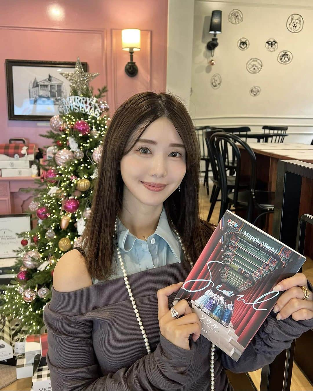 一木美里さんのインスタグラム写真 - (一木美里Instagram)「SEOUL🇰🇷Mapple World📕発売になりました❤︎  私も厳選したおすすめspotをいくつか紹介させてもらいました😍(このpostの写真の場所とは別です♡)  とても嬉しいのでポスト🩵はじめて、または久しぶりに韓国に行く方には特に！見ていただくと参考になると思います🫶🏻✨✨  Thank you @kwiae530 🩵 #MappleWorld#SeoulTrip#ソウル旅行#韓国旅行#ソウルカフェ#まっぷる」12月2日 12時13分 - misato_ichiki