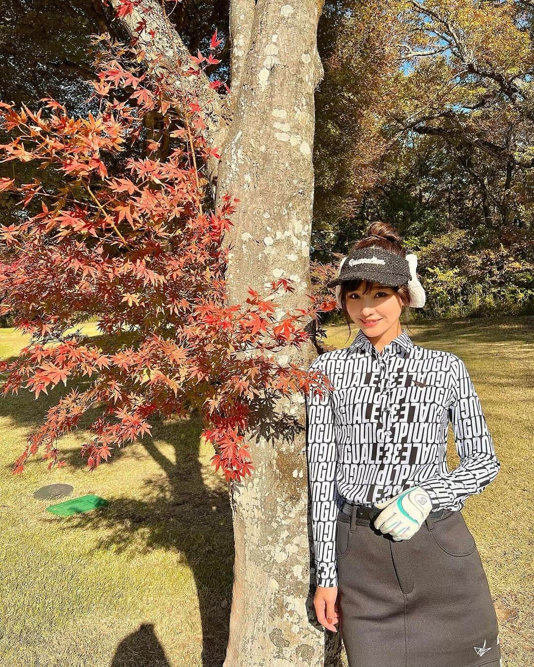 西村いちかのインスタグラム：「🍁⛳️  とんでもなく別人ショット🙂🍁 ．  ストーリー載せたらポロ好評で嬉しい😋🤍 このポロ1枚で着てもとてもあったかくて最高です🧚✨  @1piu1uguale3_golf   #golf #golfswing #golflife #ゴルフ女子 #ゴルフスイング #ゴルフウェア #ゴルフ場 #ゴルフ男子 #秋ゴルフ #冬ゴルフ #ゴルフコーデ #골프패션 #골프장 #골프웨어 #골프스윙 #スイング動画 #紅葉 #大人の休日」