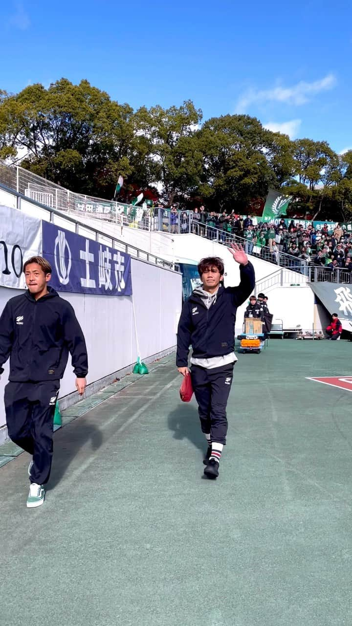 ＦＣ岐阜のインスタグラム：「選手がスタジアムに到着しました😆💚  【J3リーグ第38節(最終戦)】 🆚ギラヴァンツ北九州 🗓12/2(sat)14:00KO 🏟長良川競技場  #fcgifu  #FC岐阜 #MOVEYOURHEART」