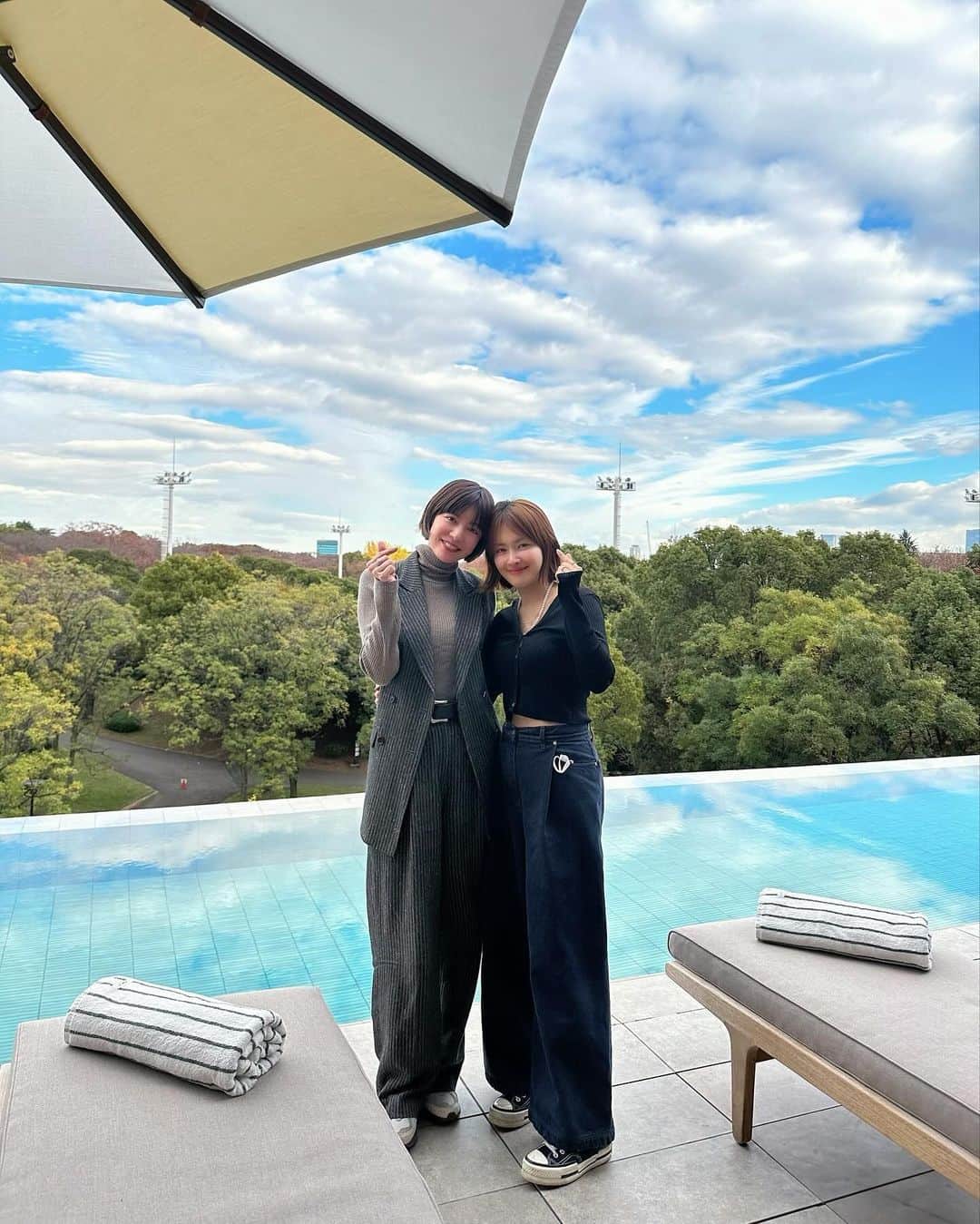 菅原沙樹のインスタグラム：「昨日、日本に遊びに来ているチヨンと🫰 @trunkhotel_yoyogipark でランチして原宿で買い物して、なんだか私も旅行気分に😂 すっごく久しぶりに会ったけど、変わらず可愛くてお肌ピカピカでめちゃくちゃ優しくて感激した。 色んな話ができて本当に楽しかったし、チヨンのこれからのビジョンに刺激ももらって、本当に良い時間だったなぁ。 次は韓国に会いに行くね！！🇰🇷❤️」