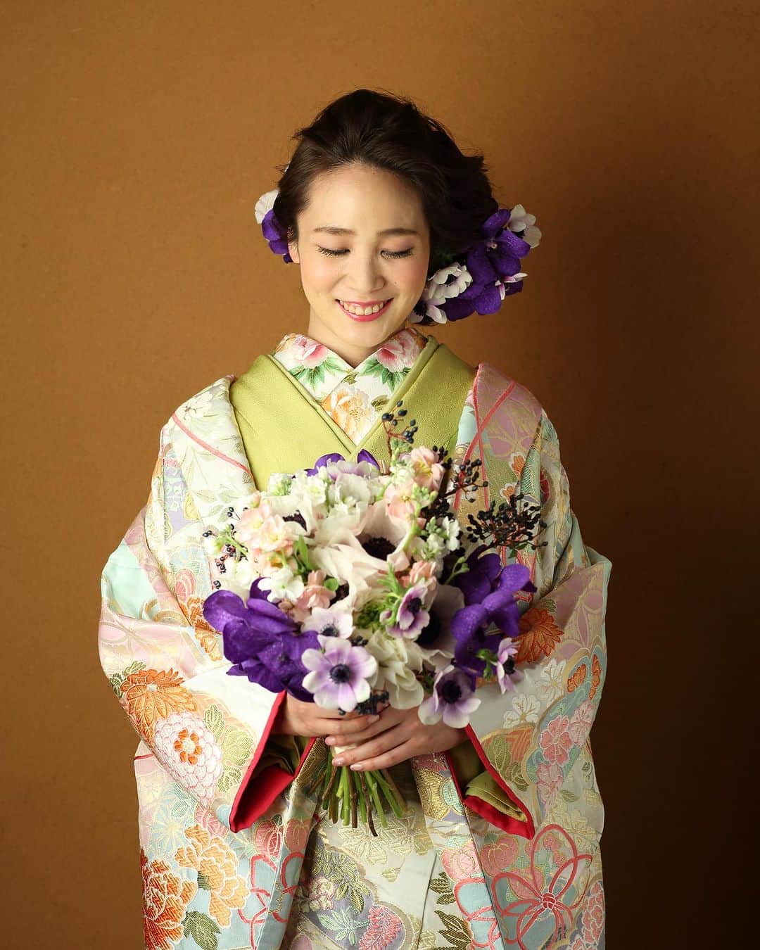juno_jinjakonのインスタグラム：「＼スペシャルフェアのご案内／ ■フェア実施期間  2023年12月16日（土）～2023年12月25日（月）迄 （平日）11:30～・14:30～・17:00～ （土日祝日）10:30～・13:30～・16:30～ （定休日）火曜日 ⁡ ※ご希望のお時間によってはご案内時間が多少前後する場合がございます。 ※和装フェア＋3大特典付きのご案内は12月23日（土）にご来店の方のみとなっております。 ⁡ ■参加特典 ①JUNO神社婚プラン金10,000円OFF（12/23ご来店のお客様のみ） ②ご列席お衣裳レンタル代より20%OFF（12/23ご来店のお客様のみ） ③セルフフォトウェディング撮影を後日プレゼント！ ⁡ 注1）2024年2月末までにお式を挙げる方限定の特典となっております 注2)セルフフォトウェディングにつきましては、 JUNO神社婚プランをご成約後 後日Dressesブライダルカウンター博多店にて 撮影のご案内をさせていただきます。 ⁡ ⁡ ■お申し込み方法 JUNO神社婚InstagramDMにて先行受付中！ お二人のお名前とご来店ご希望日を記載の上、お気軽にご連絡くださいませ。」