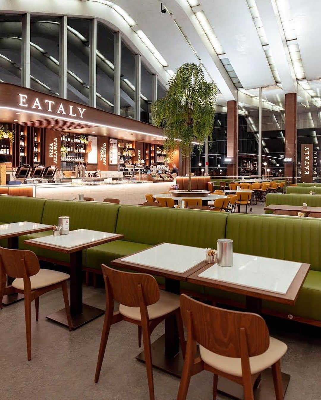 EATALY Tokyoのインスタグラム：「Coal! イータリー・ローマ・テルミニ👋Welcome to the Eataly family!  イータリーは、世界で50店目の店舗をオープンしました。  ローマ•テルミニ店は、フルサービスレストランと、いくつかのフードカウンターをご用意しております。おいしいお食事やお飲み物で休憩を楽しんだり、高品質のイタリアの食材から素敵なお土産を購入することができます。  新しいアップデートは、@eatalyromaをフォローしてください!  #Eataly #eatalyromatermini #eatalytokyo #eatalyginza #eatalyharajuku #eatalymarunouchi #eatalynihombashi #eatalyshonan #イータリー #イタリアン #イタリア」