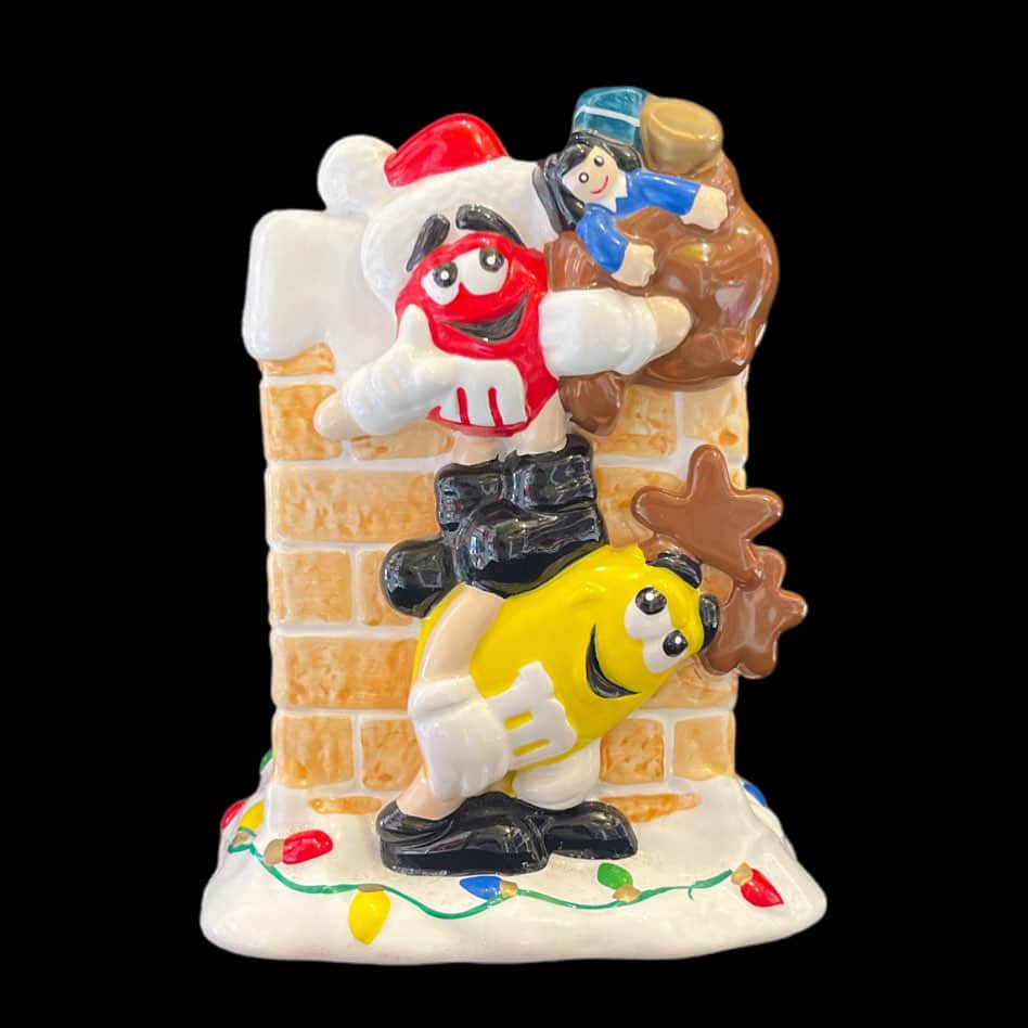 おもちゃやSPIRALのインスタグラム：「M&M's Christmas display tumbler入荷しました🎄🍫💡  花瓶にしても飾りにもペンを入れたりすることもできます🧸❤️」