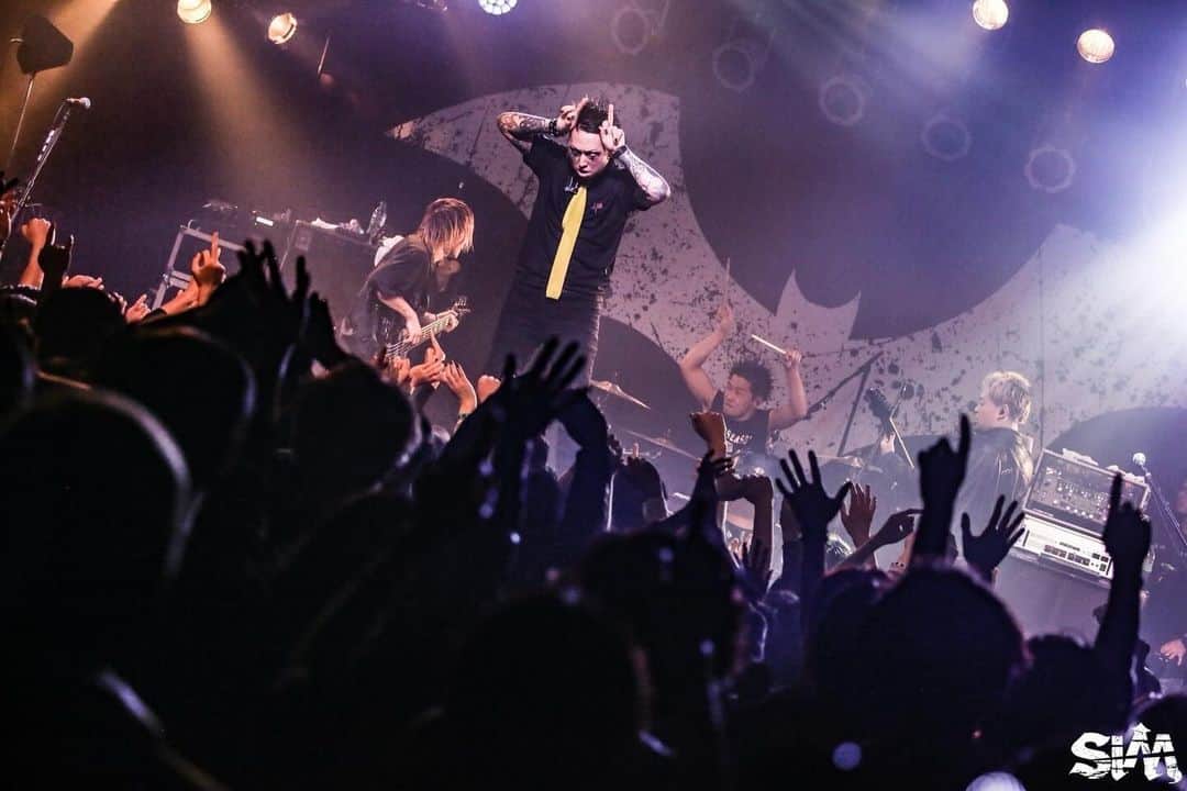 SiMのインスタグラム：「“PLAYDEAD” WORLD TOUR SEASON 1 at 熊本 DRUM B.9 V1  ありがとうございました！  Photo by @koheisuzukiphoto   #SiM #SiM6th #PLAYDEAD」