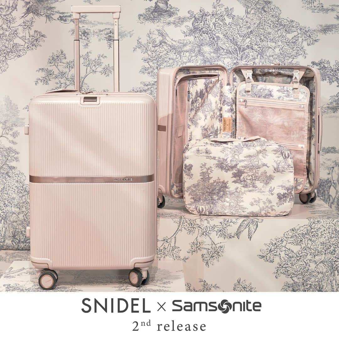 snidelのインスタグラム：「延續高雅浪漫的旅程氛圍 - 2nd release限量補貨🤍 【SNIDEL x Samsonite限量行李箱✨】  SNIDEL x Samsonite 首次推出行李箱，包含特製行李牌、手提大防水內袋。特別版的內襯，採用原創法式 Toile de Jouy 印花圖案。箱身為SNIDEL特别調和的「PINK BEIGE」色澤，突顯出高雅柔和一面。所有附屬品都以粉色統一，呈現洗練俐落的感覺。  這次更新增了特大尺寸75cm，讓您延續更長的夢幻行程。  共3個尺寸︰ 55cm HK$ 3,280 約1-3日行程 可上機 61cm HK$ 3,480 約3-4日行程 75cm HK$ 4,080 4日行程以上  **門市及USAGI ONLINE網店即將發售  詳情查詢可聯絡以下分店︰ SNIDEL Harbour City – LCX TEL: 2730 0281 SNIDEL Mira Place 1 TEL: 2317 8808 SNIDEL K11 TEL: 2769 3768 SNIDEL Hysan Place TEL: 3695 0310  Model: @liliankan   #SNIDEL #SNIDELhk #Samsonite #suitcase #行李箱」