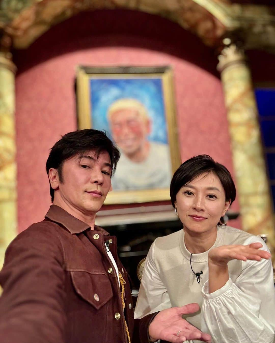 武田真治さんのインスタグラム写真 - (武田真治Instagram)「2023.12.1.『#人志松本の酒のツマミになる話』に出演させて頂きました📺 ちょっと…酔いすぎたかも知れませんね🥃 反省します💦 #松本人志 さんと#菊川怜 さん #サルゴリラ さんと収録後、写真を撮って頂くことができました📸  ありがとうございました☆ フットボールアワー後藤輝基さん 岩尾望さん 朝日奈央 さん スタッフの皆さんお世話になりました！ #酒のツマミになる話 #武田真治」12月2日 13時33分 - shinji.takeda