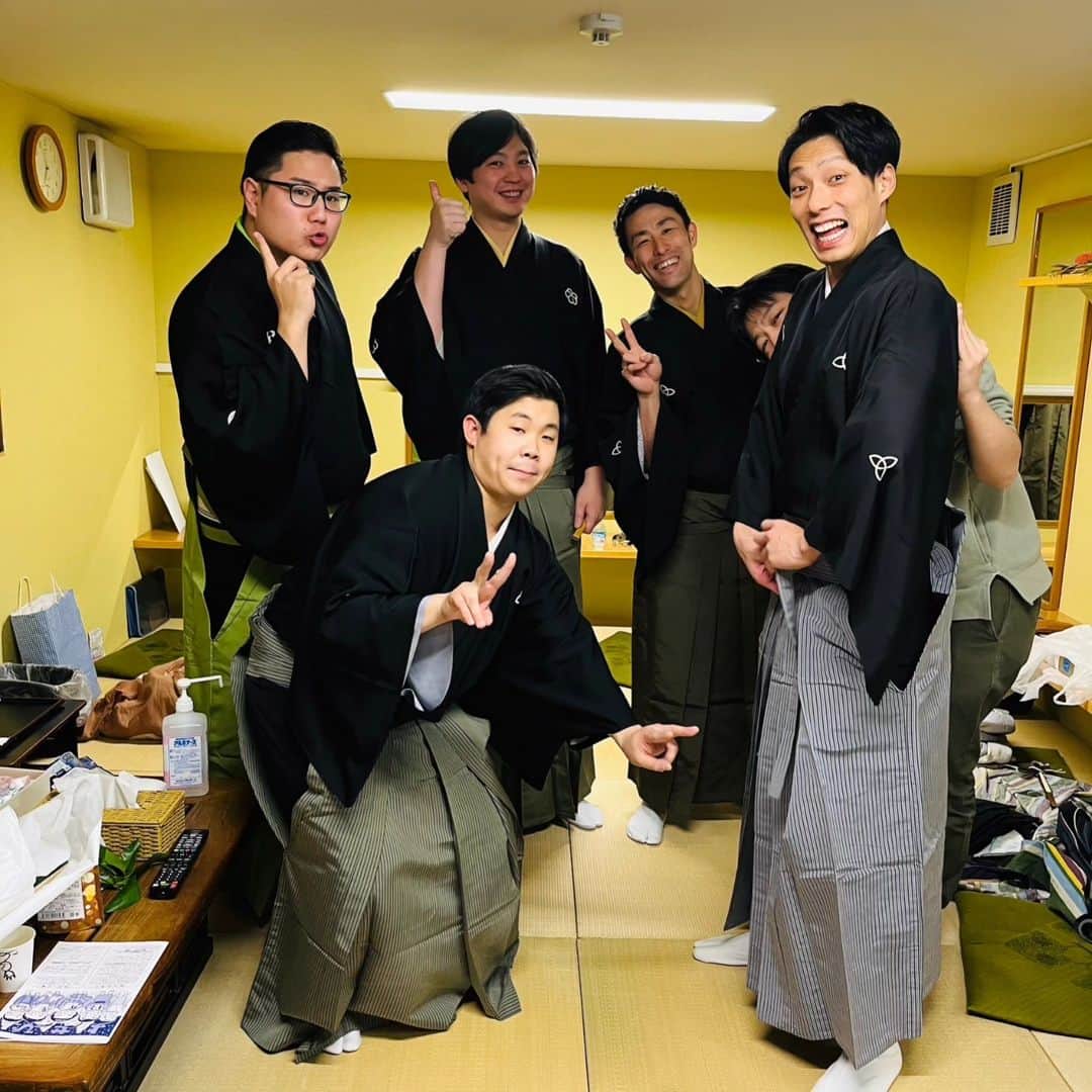 桂團治郎のインスタグラム：「昨日は久しぶりの東西同期会の『勝手に東西BIG4』でした。⁡ ⁡⁡ ⁡江戸の2人の真打昇進記念公演で、口上も。⁡ ⁡⁡ ⁡普通のトークコーナーになりましたが（笑）⁡ ⁡⁡ ⁡お越しいただいた皆様、どうもありがとうございましたm(*_ _)m」