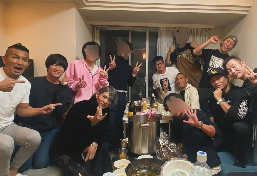 黒田悠斗さんのインスタグラム写真 - (黒田悠斗Instagram)「AVメーカー黒船の忘年会。昼12:30から深夜まで飲酒。とうぶんの間、お酒は見たくない。料理美味しかったーーー」12月2日 13時46分 - yuto_kuroda