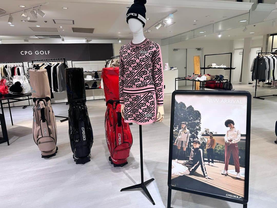 坂之下侑子さんのインスタグラム写真 - (坂之下侑子Instagram)「✨京都高島屋様✨  CPG GOLF👚🩵💙  人気のダウンやセーターもありますので、この機会に是非✨✨  お待ちしております🥰❣️  #cpggolf#ゴルフウェア#京都高島屋#ポップアップ」12月2日 14時00分 - yukiko_s0403