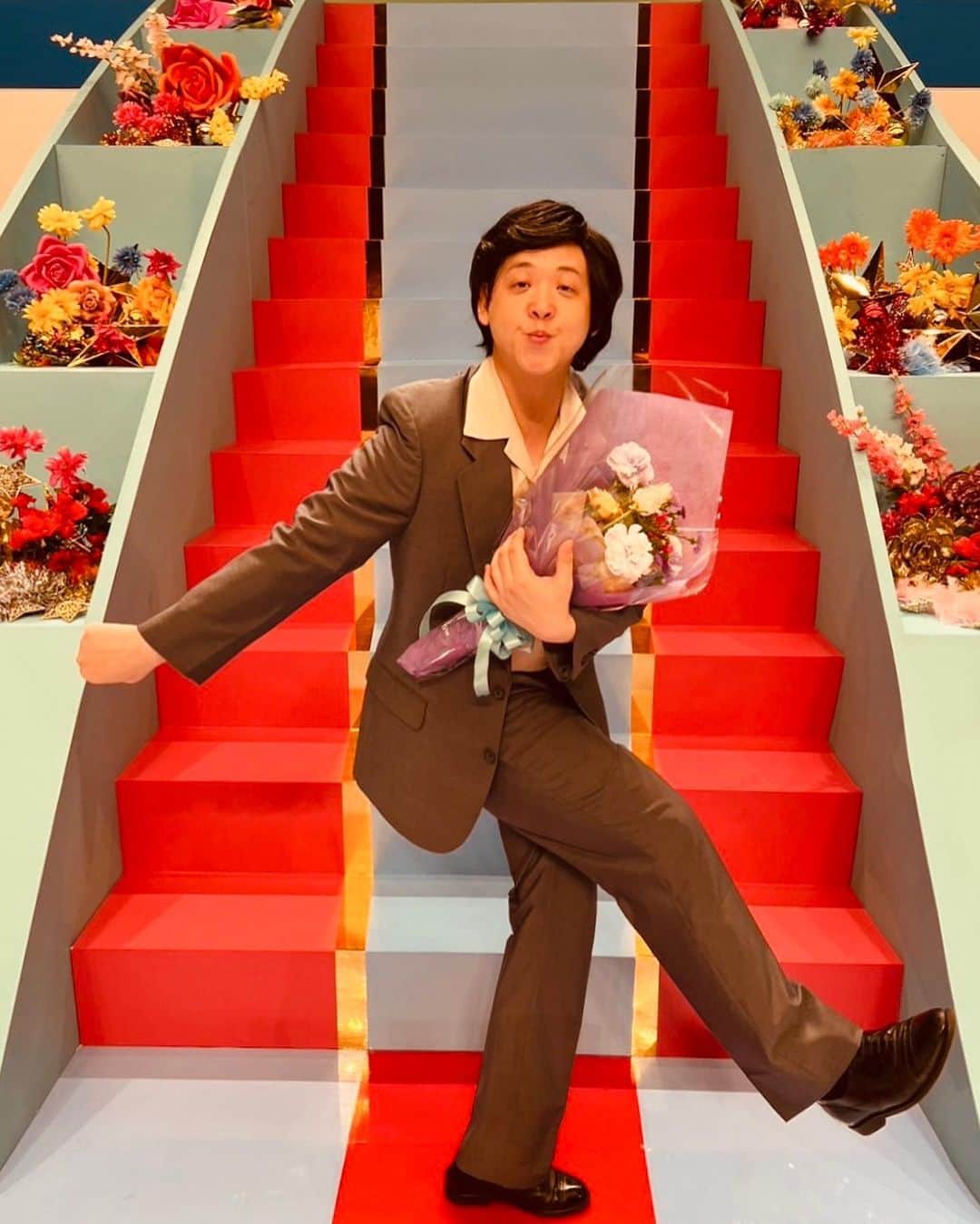 田村正和のインスタグラム：「昨日は♪  ドラマ『アイドル誕生 輝け昭和歌謡』観ていただいた皆様ありがとうございました😊 欽ちゃん評判良くて安心したー  1月2日21:00〜NHK BSにて同じものが放送になりますので 是非観てくださいね✨  そして明日は19:00〜 フジテレビ『千鳥のクセスゴ！』出演しております♪  宜しくお願い致します✌️」