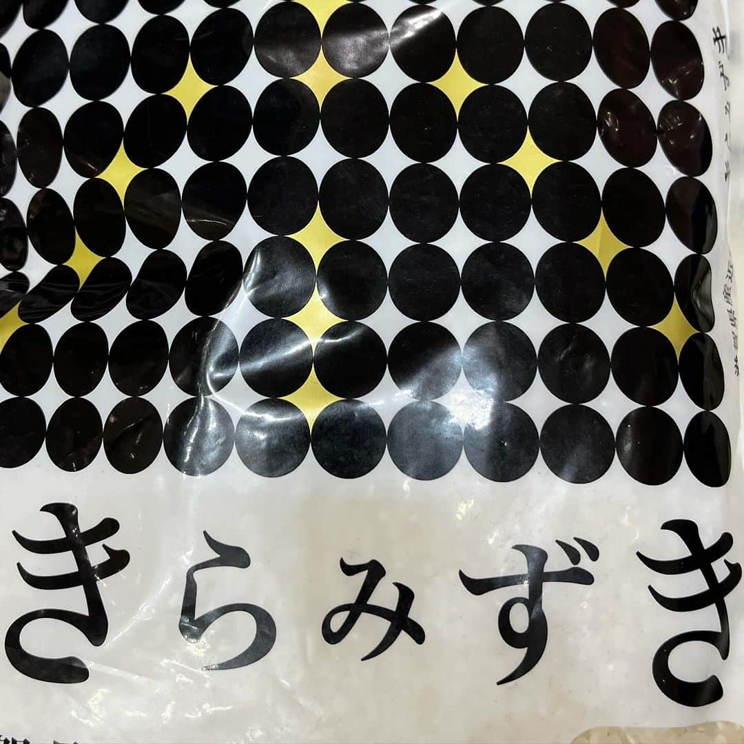 原田良也さんのインスタグラム写真 - (原田良也Instagram)「もっと食べよう近江米！ 公開生放送&イベント！ 15:30ごろまで八日市アピアで開催してます^ ^  #近江米pr副隊長  #もっと食べよう近江米 #米消費拡大推進連絡協議会  #三日月大造知事 #宮川大輔　さん #ファミリーレストラン #滋賀県 #住みます芸人」12月2日 14時11分 - irasshassee