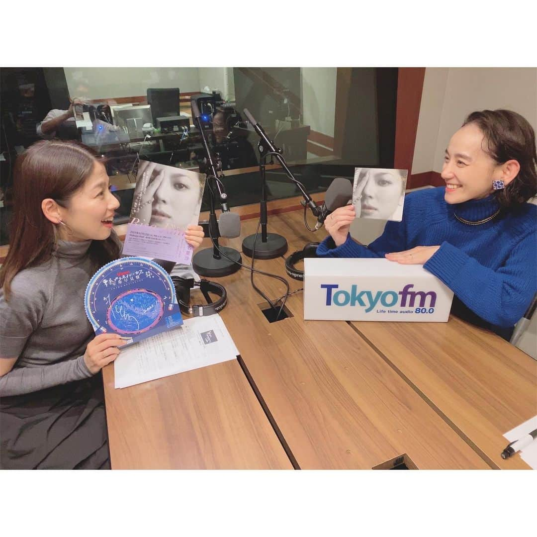 純名里沙のインスタグラム：「／ ラジオ出演情報📻✨ ＼ 📅12/2(土)20:30～20:55 #篠原ともえ さんナビゲート「東京プラネタリー☆カフェ」(東京FM／80.00MHz)のゲスト出演2週目のオンエアがございます❣️  篠原さんとのお話しは尽きず♡ NEW ALBUMや12月のコンサートについてお話ししました🪐‼️  ぜひお聴きくださいね🫶🎶  tfm.co.jp/hoshi/  #篠原ともえ さん #tfm #プラネタリーカフェ #第二週目 #オンエアー #20時30分 #お楽しみにぃ💕 #純名里沙 #risajunna」