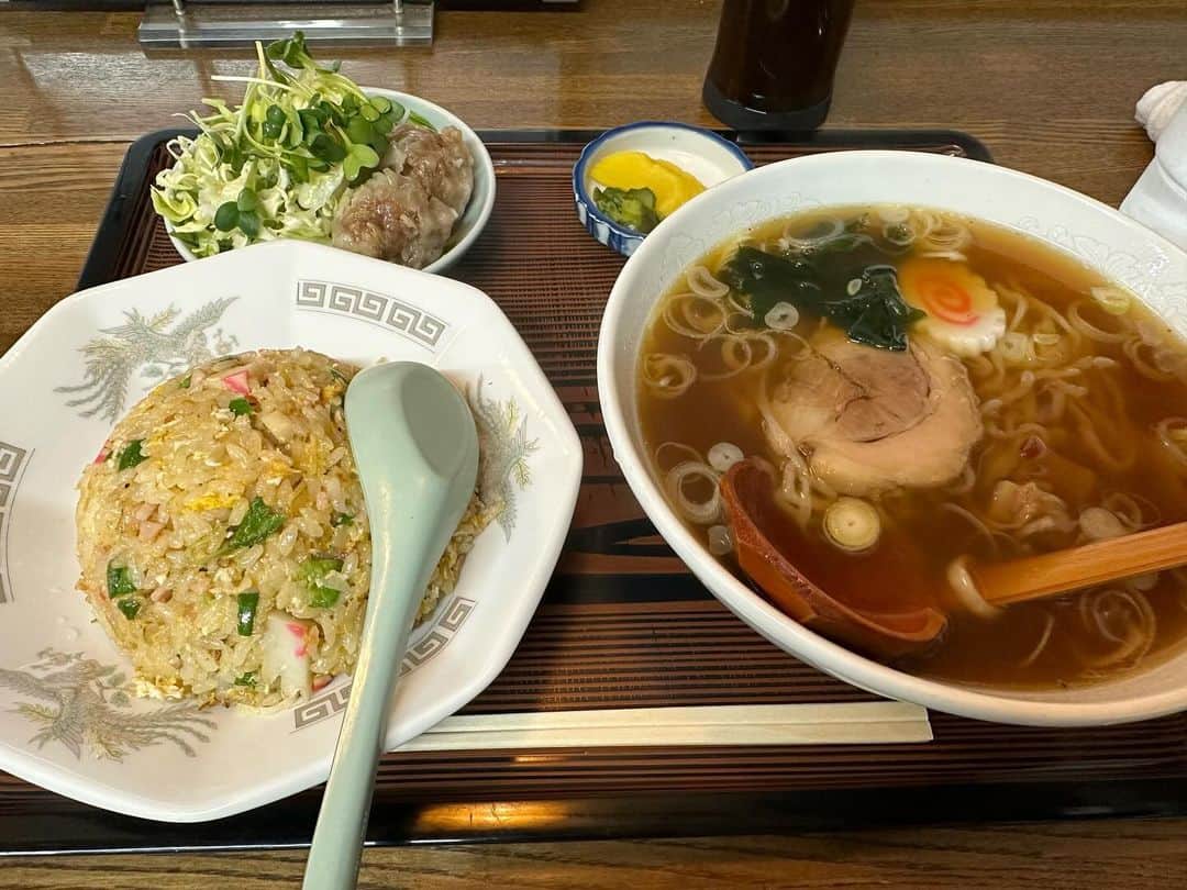やふのインスタグラム：「ラーメン半チャーハン・シュウマイセット。最高です。」