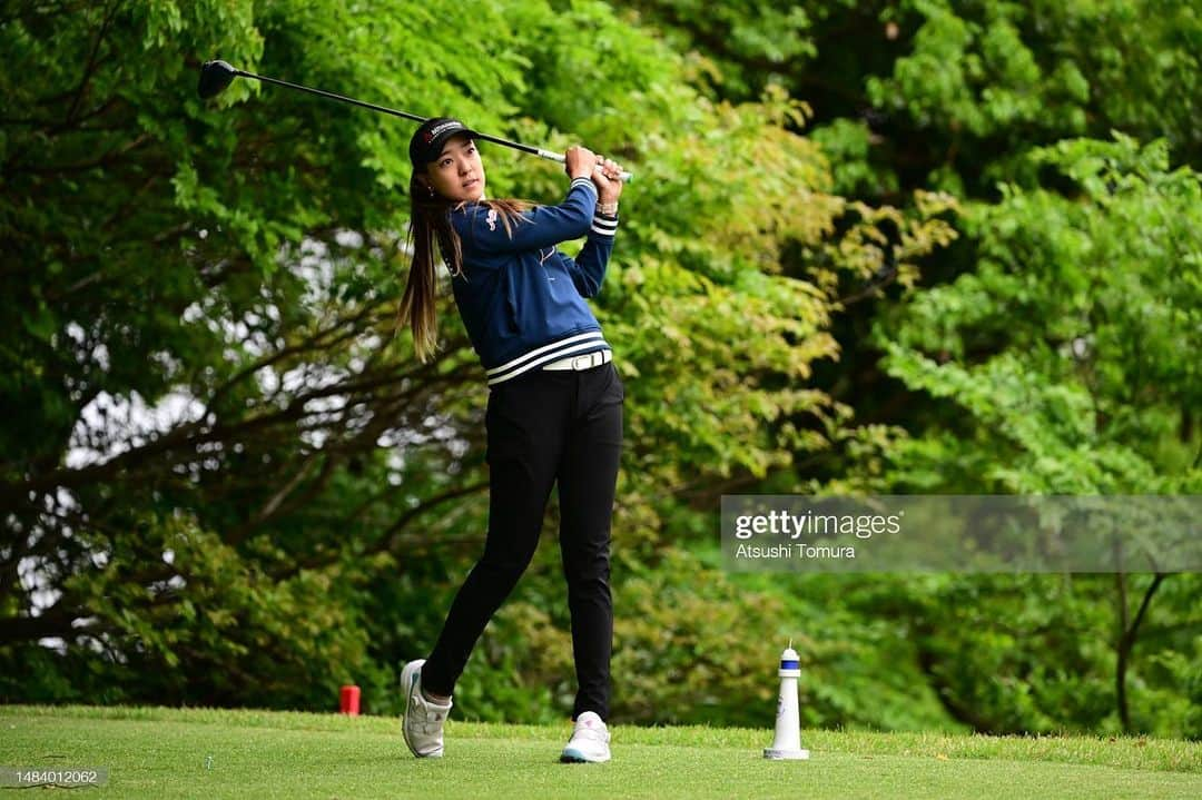 エイミー・コガさんのインスタグラム写真 - (エイミー・コガInstagram)「JLPGA ファイナルQT 今年のさいごのしあいがおわりました！✨  また来年もレギュラーツアーにでます😆  本当に今年は今までにないちょうしのわるさ、QTにいくのがものすごくふわんで、来年お仕事があるのかないのか😭  でも秋からゴルフがゴルフぽっくなってきてQTまでにまにあってよかった😭  いつもおうえんしてくれてるスポンサーさん、チームエイミー、family and friends、ファンのみなさんエイミーのことあきらめなくてありがとうございました！💛  Mitsuuroko Group Holdings Cadillac Japan  7vcs  Suganami Group Egaodo Seikotsuin Fuji Group F Time New Era Jun & Rope NO 1 Grips  PEP Osaka  来年はやります！❤️‍🔥  オフシーズンです！今年もいっぱいお仕事してからかえります🍍  JLPGA Final Stage Q School✨  Happy to say that I was able to keep my card and have full status on the JLPGA Regular Tour for next season!   I would like to thank my team, sponsors, family, friends, and fans for all the support and not giving up on me even if I had my worst season.   Can’t wait to see what next season has in store for me😆 It’s finally off season!   #エイミーコガ」12月2日 14時49分 - eimango