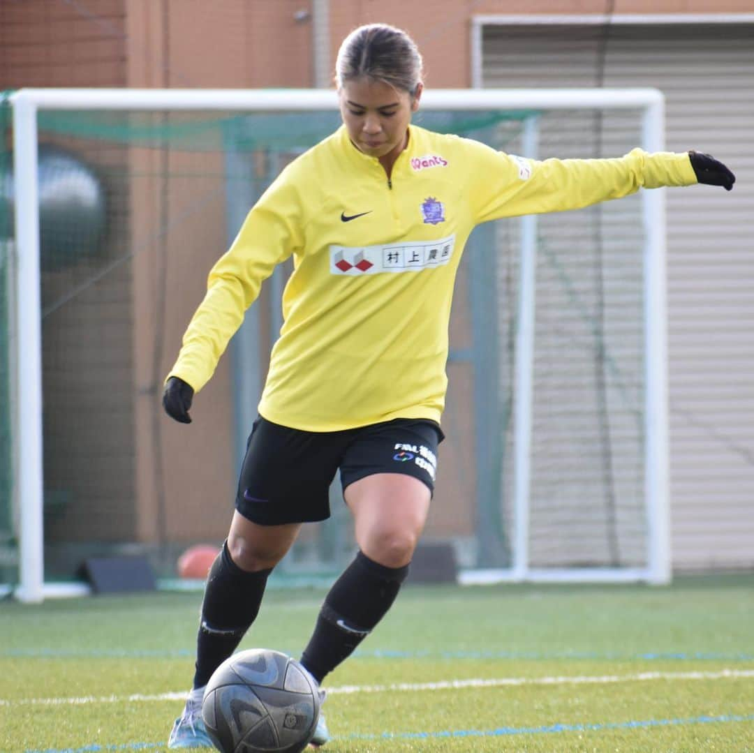 島袋奈美恵さんのインスタグラム写真 - (島袋奈美恵Instagram)「. training photo📸  NEXT GAME ーーーーーーーー 🗓12月9日（土） ⚽️13:00キックオフ 🆚 ジェフユナイテッド市原・千葉レディース 🏟 ゼットエーオリプリスタジアム ーーーーーーー  #サンフレッチェ広島レジーナ」12月2日 15時00分 - sanfrecce.regina.official