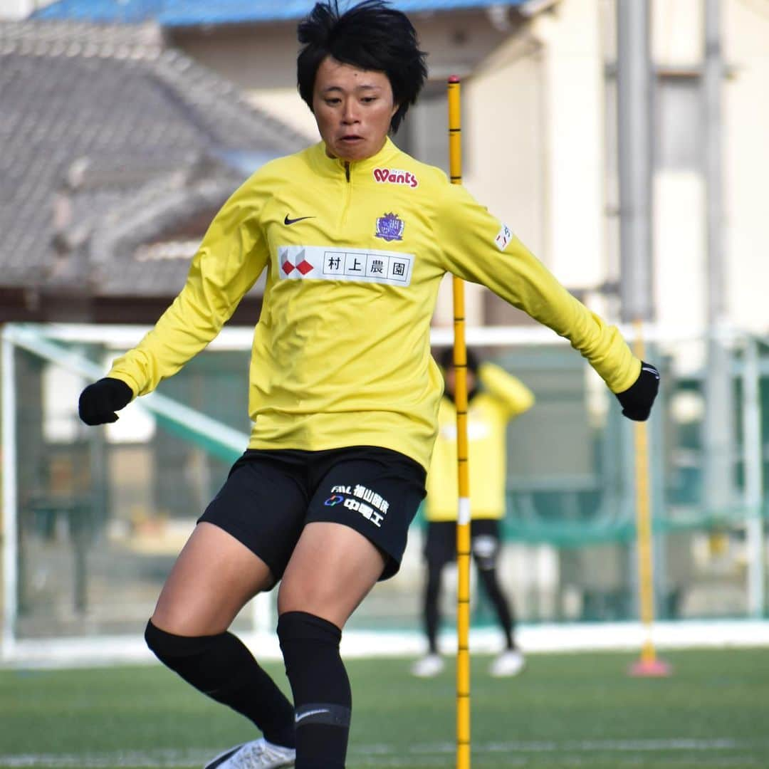 島袋奈美恵さんのインスタグラム写真 - (島袋奈美恵Instagram)「. training photo📸  NEXT GAME ーーーーーーーー 🗓12月9日（土） ⚽️13:00キックオフ 🆚 ジェフユナイテッド市原・千葉レディース 🏟 ゼットエーオリプリスタジアム ーーーーーーー  #サンフレッチェ広島レジーナ」12月2日 15時00分 - sanfrecce.regina.official